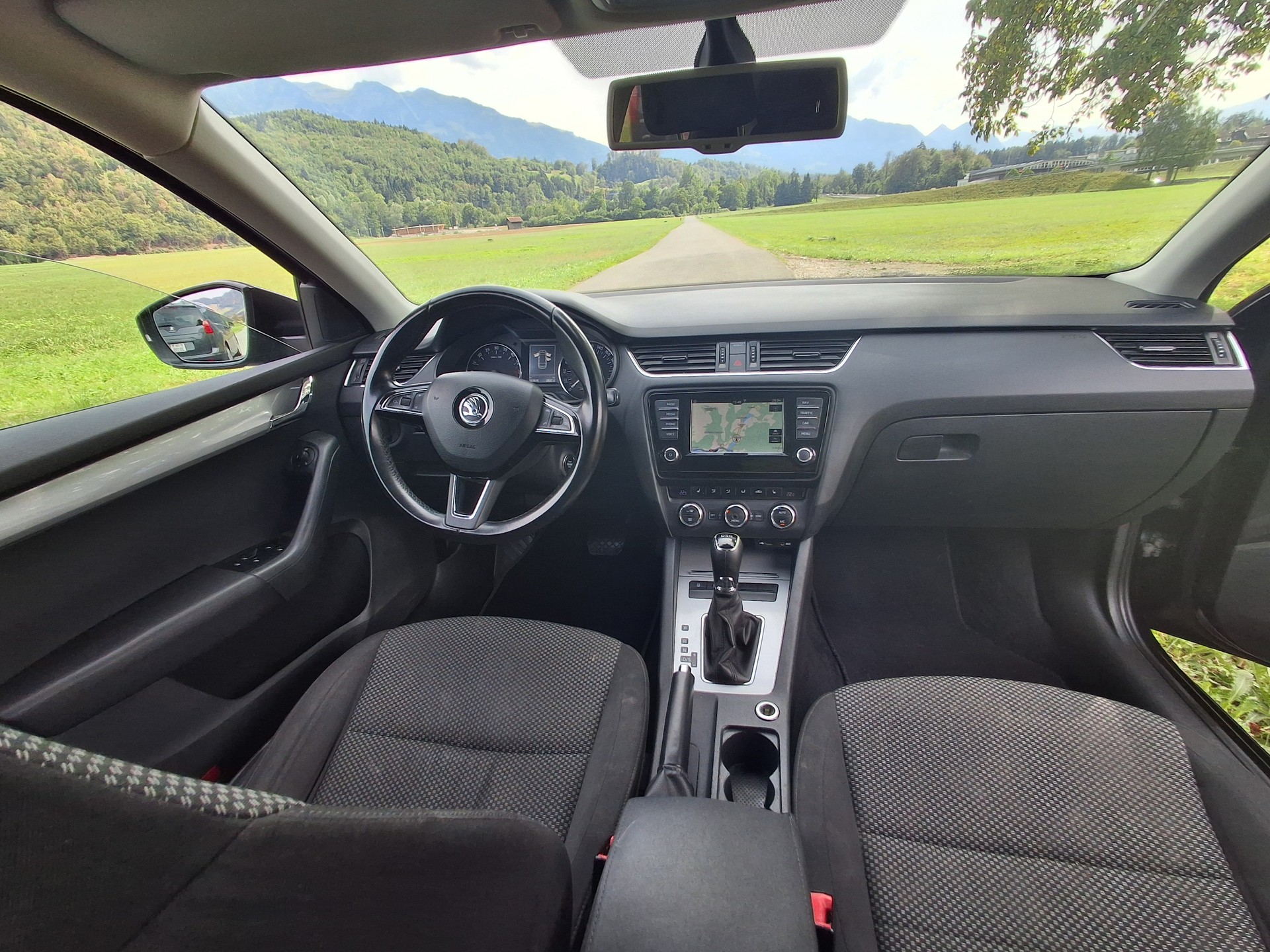 SKODA Octavia Combi 2.0 TDI Swiss Joy DSG-image-7