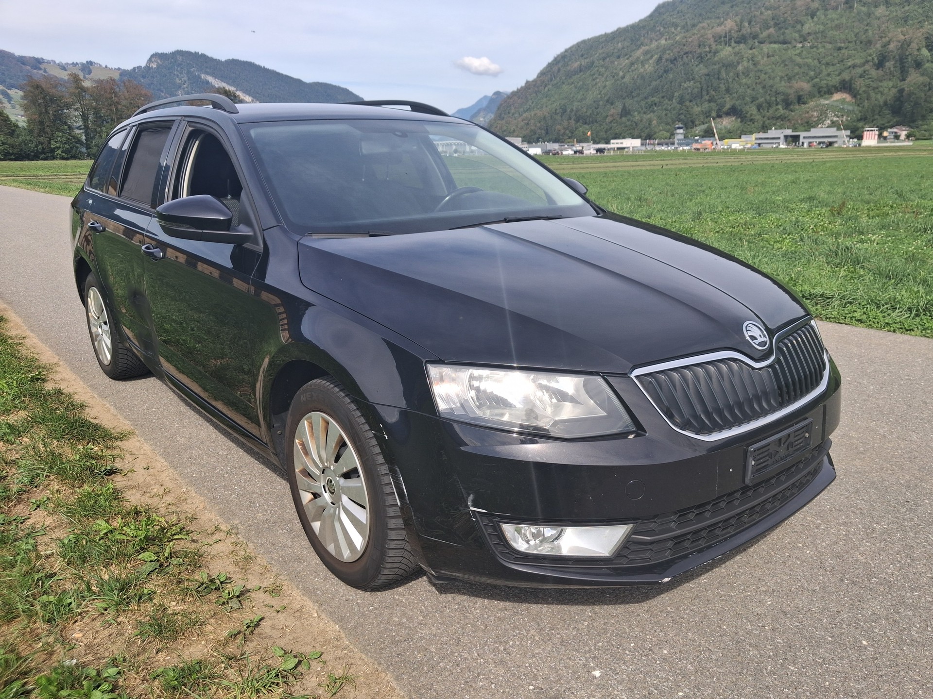 SKODA Octavia Combi 2.0 TDI Swiss Joy DSG-image-1