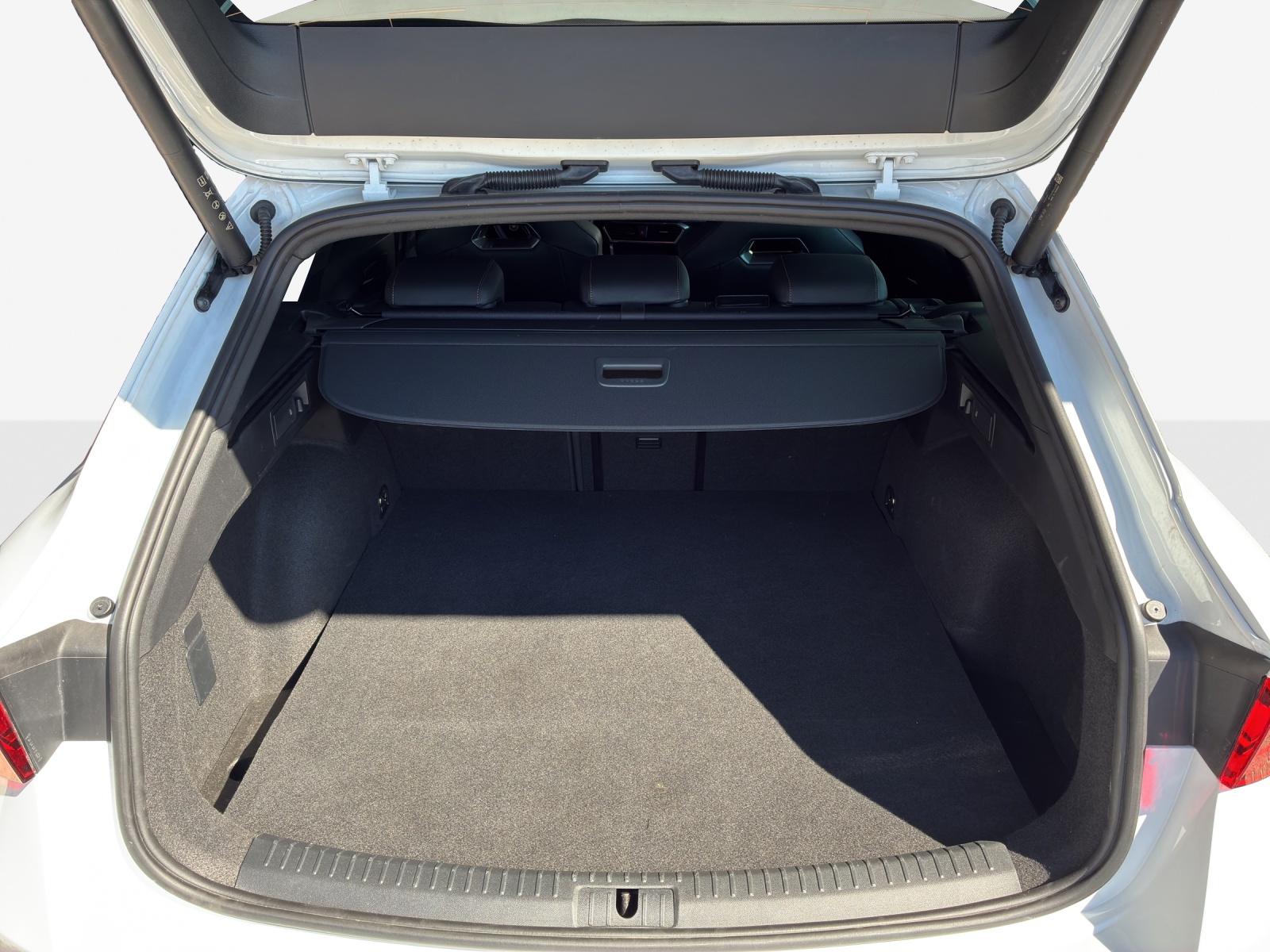CUPRA LEON ST 1.5 e-HYBRID pHEV Black SymphonyDSG-image-12