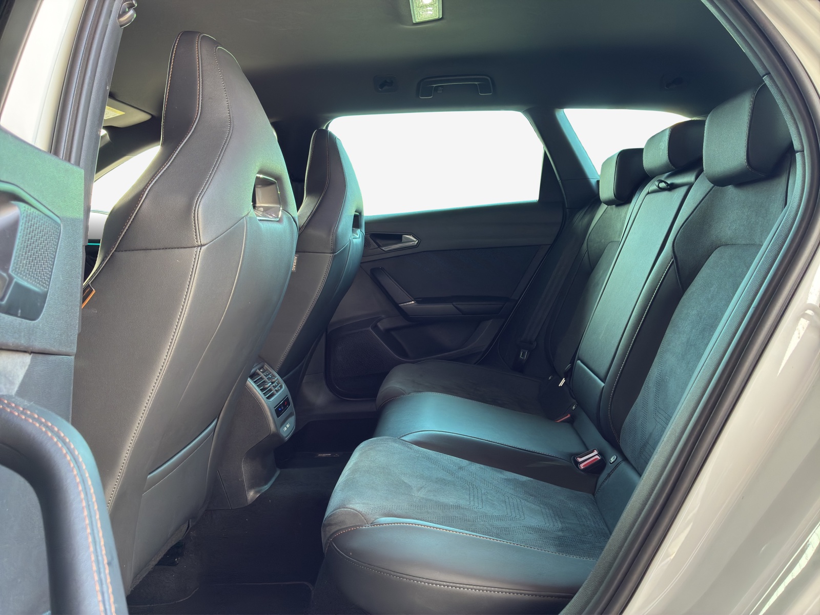 CUPRA LEON ST 1.5 e-HYBRID pHEV Black SymphonyDSG-image-11