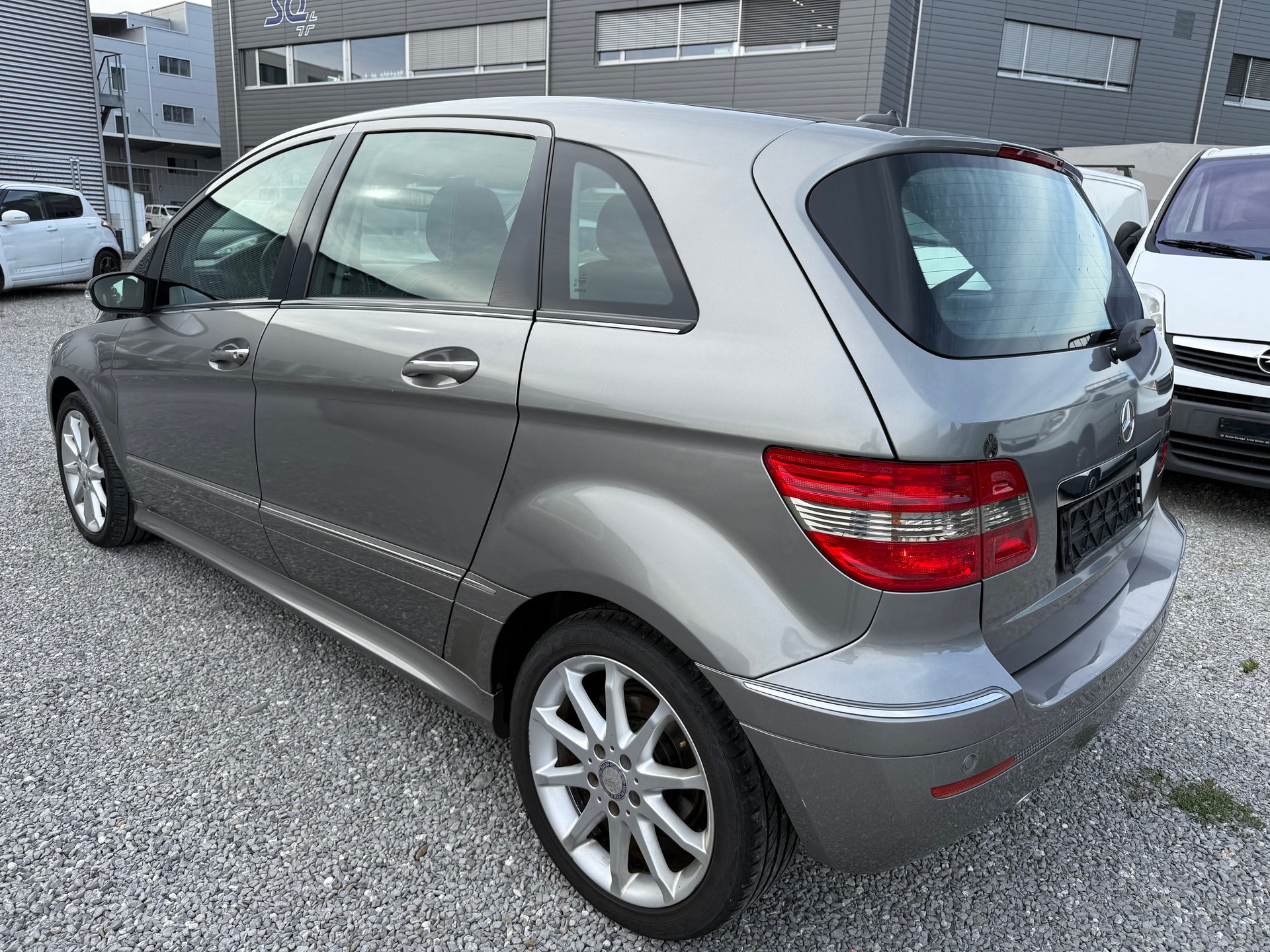 MERCEDES-BENZ B 200 CDI Sailing Edition-image-2