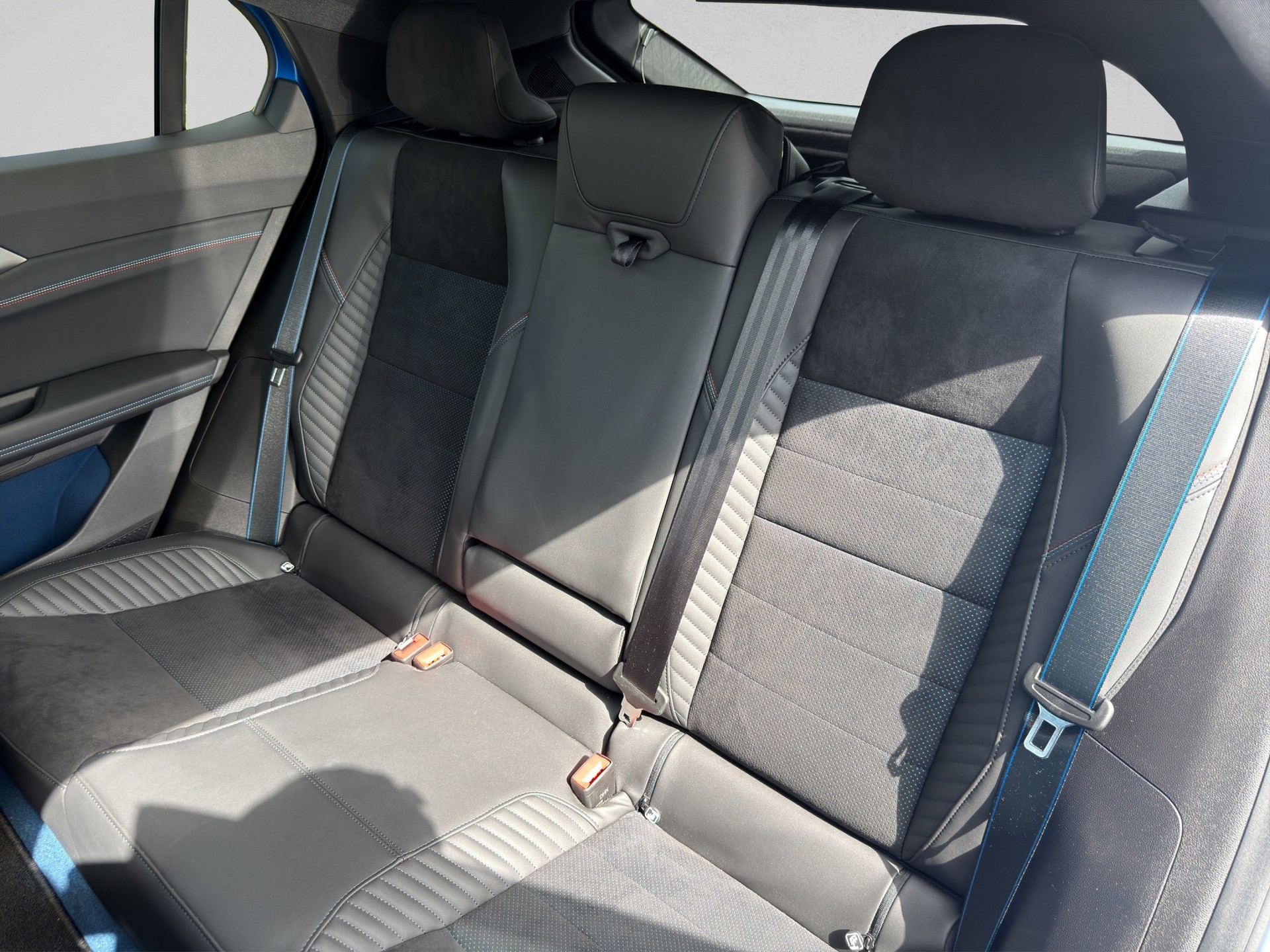 RENAULT Rafale 1.2 E-Tech Plug-in Hybrid 300 4x4 Atelier Alpine-image-14