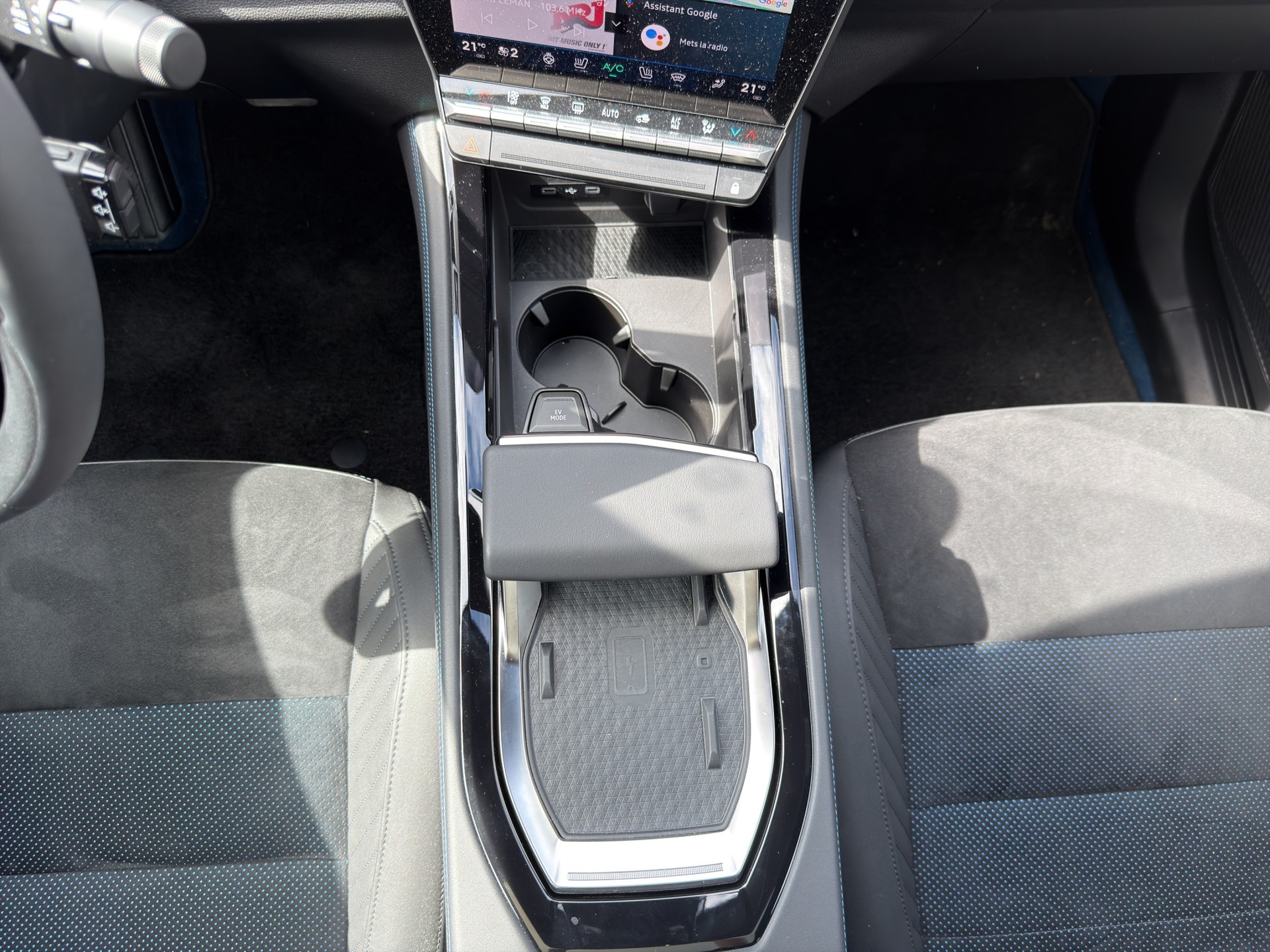 RENAULT Rafale 1.2 E-Tech Plug-in Hybrid 300 4x4 Atelier Alpine-image-11