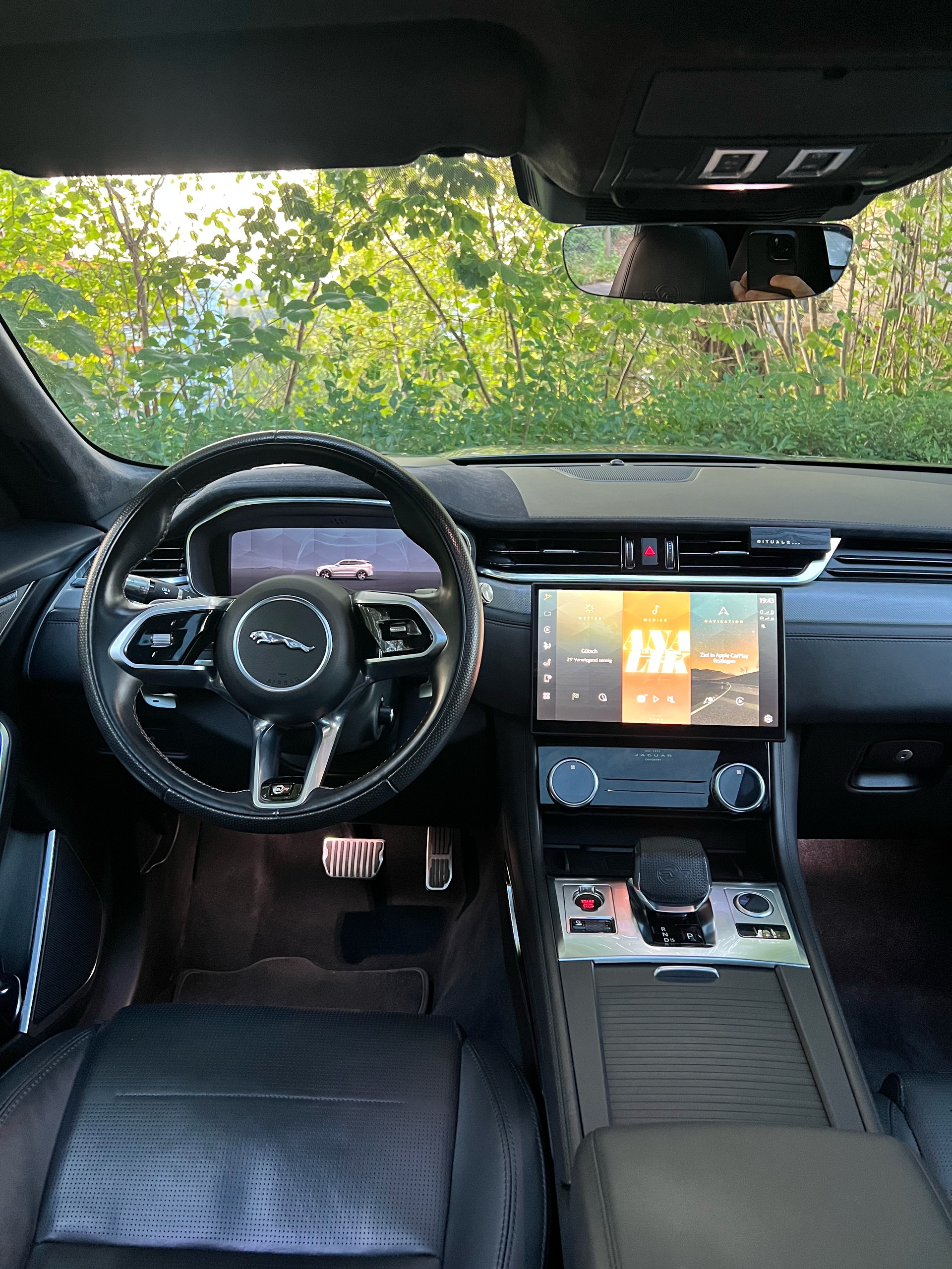 JAGUAR F-Pace 5.0 V8 SVR AWD-image-4