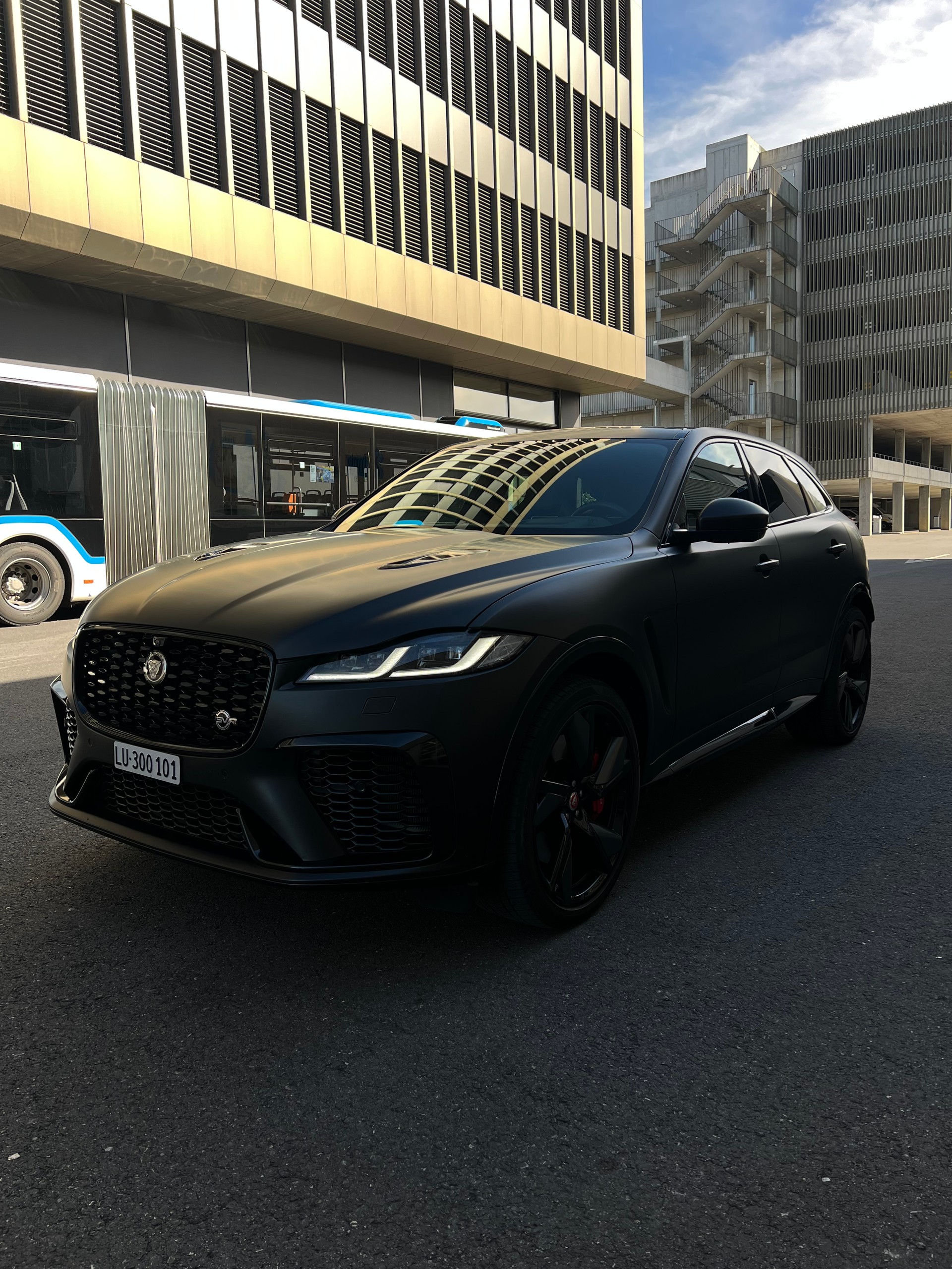 JAGUAR F-Pace 5.0 V8 SVR AWD-image-2