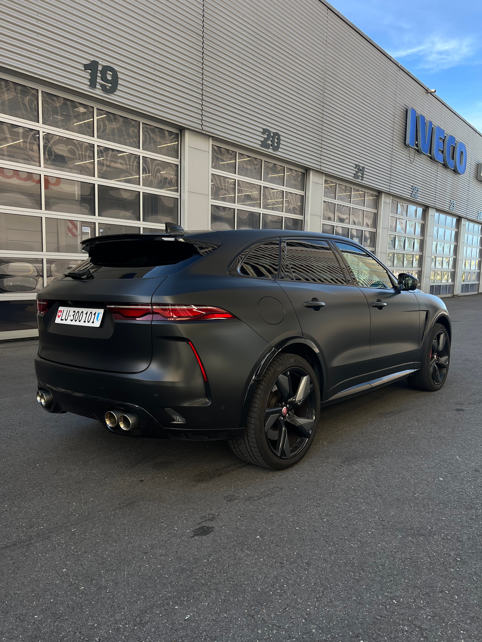 JAGUAR F-Pace 5.0 V8 SVR AWD-image-1