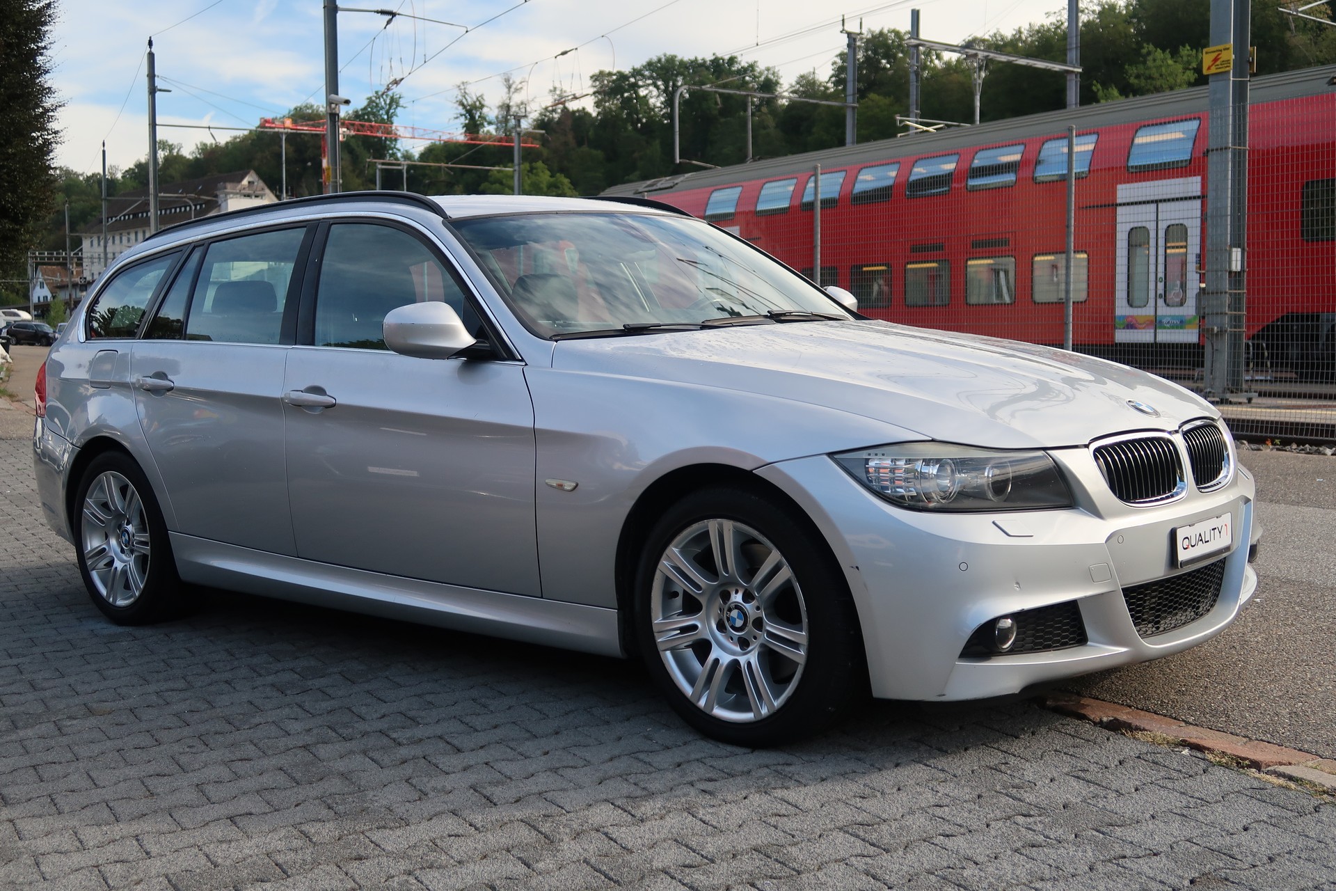 BMW 330d xDrive Touring Steptronic-image-2