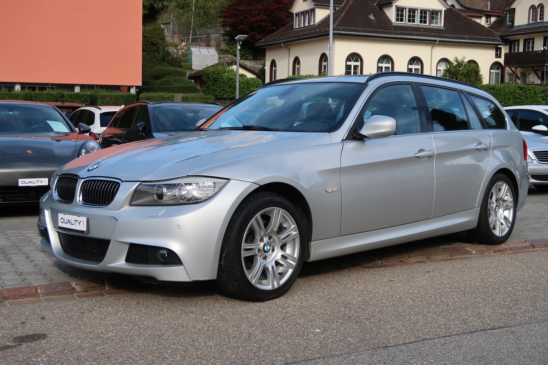 BMW 330d xDrive Touring Steptronic-image-0