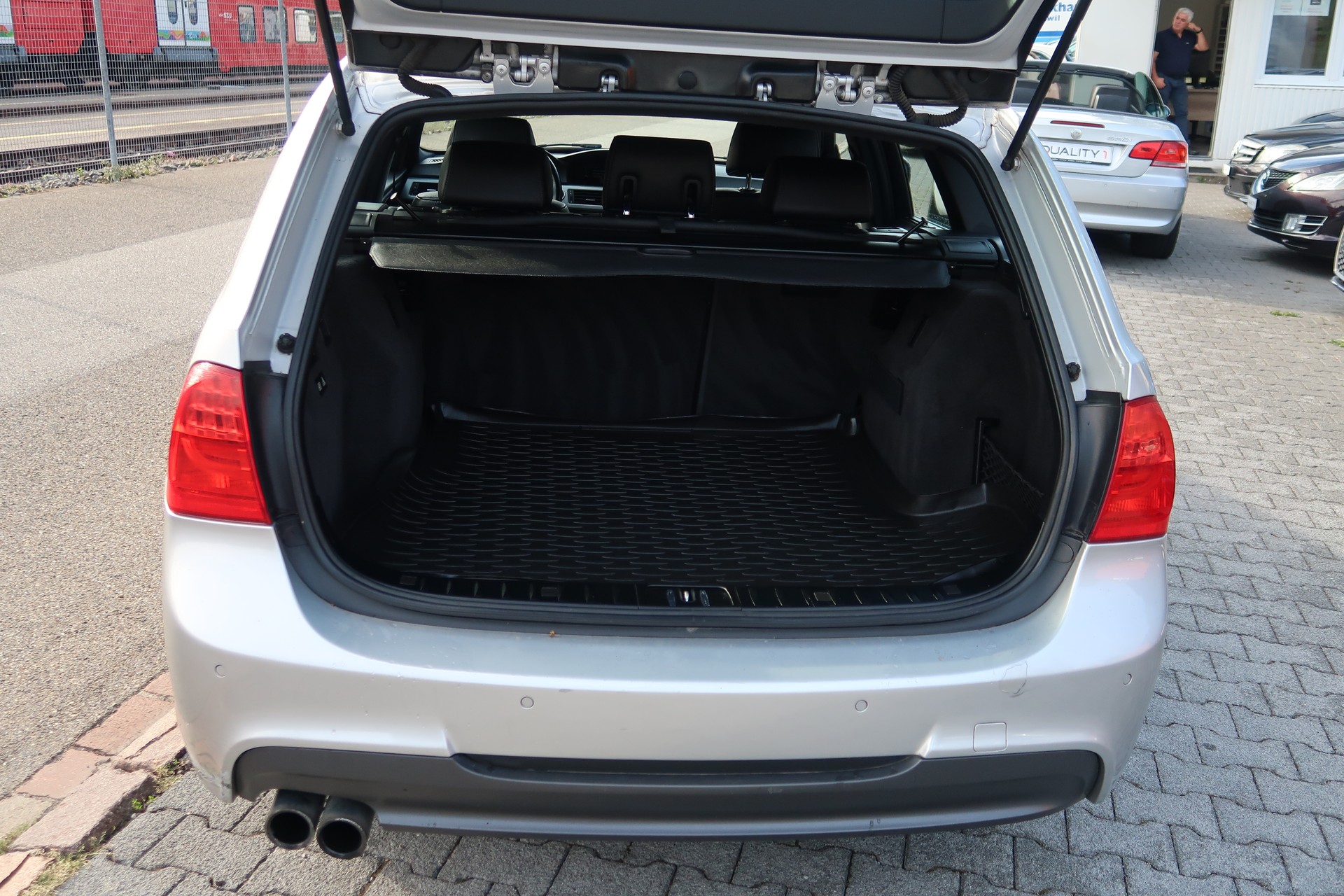 BMW 330d xDrive Touring Steptronic-image-11