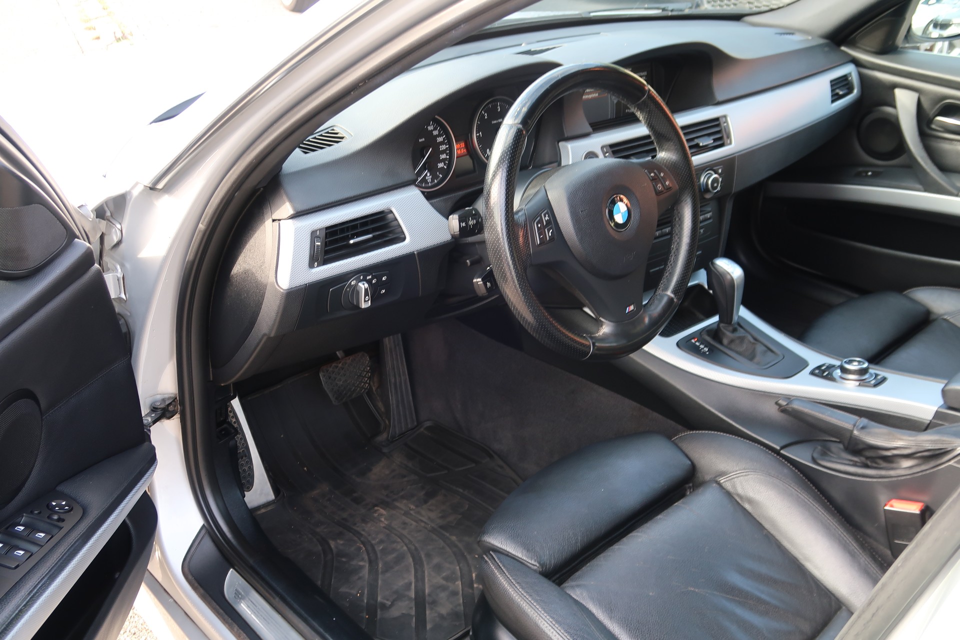 BMW 330d xDrive Touring Steptronic-image-6