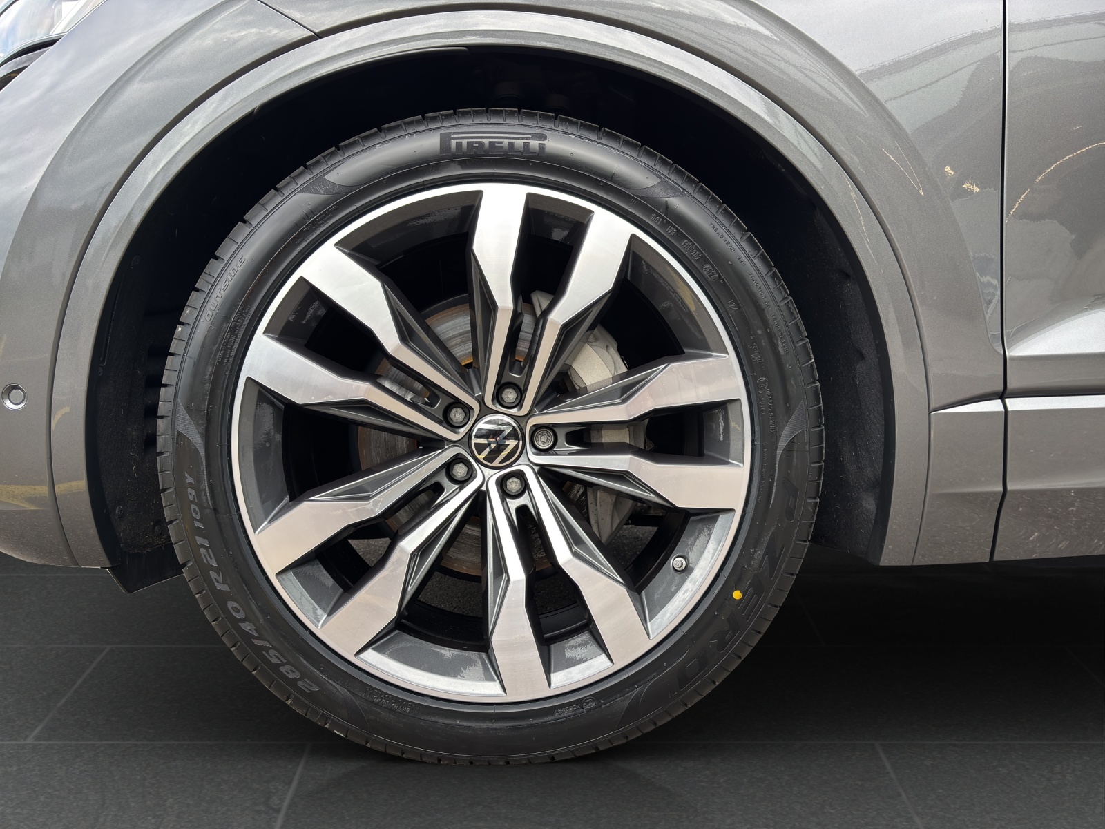 VW New Touareg 3.0 TDI R-Line Tiptronic mit fortl. Werksgarantie 5 Jahre, AHK, Panorama-Ausstell-/Schiebedach & Winterräder-image-10