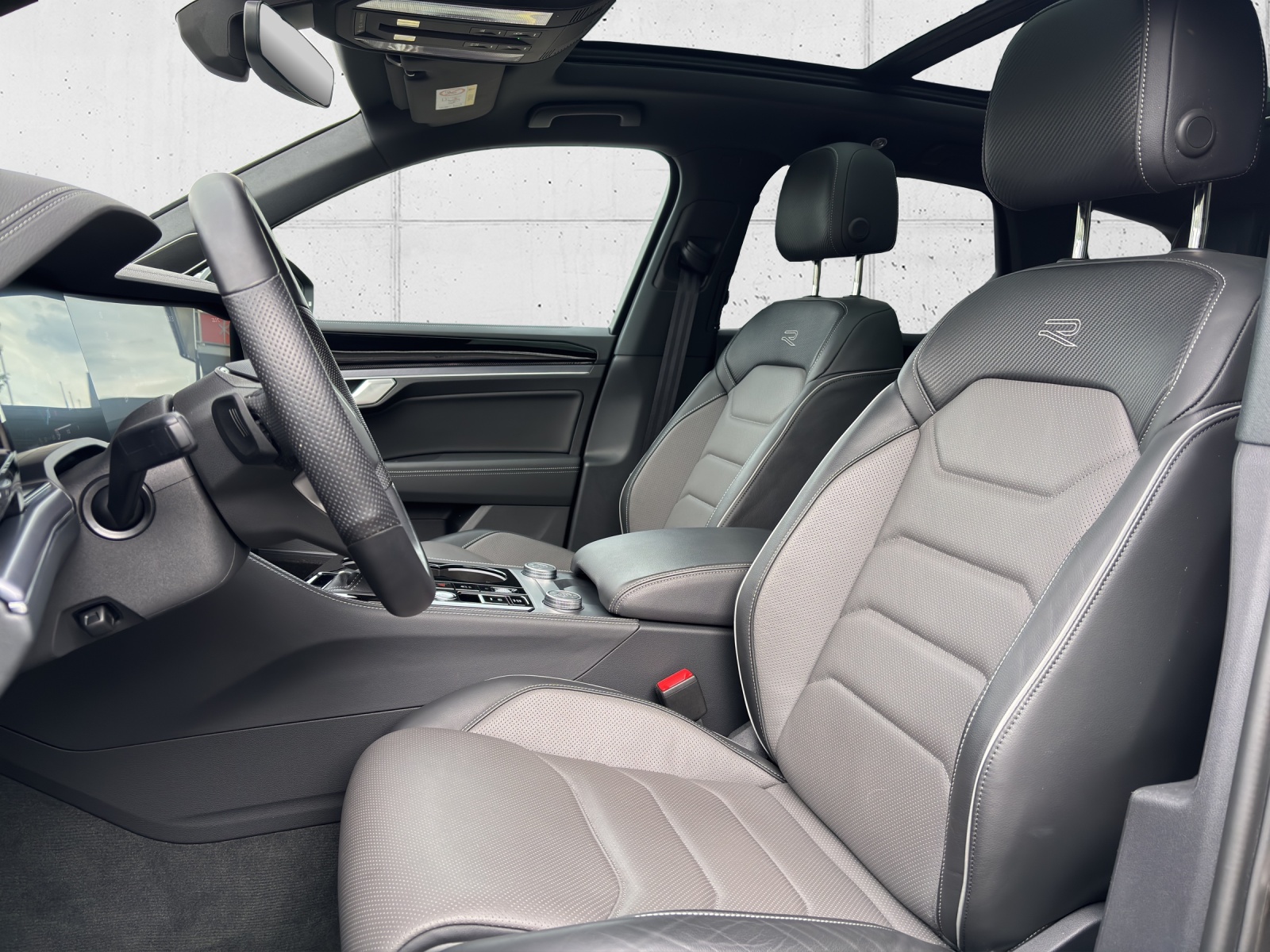VW New Touareg 3.0 TDI R-Line Tiptronic mit fortl. Werksgarantie 5 Jahre, AHK, Panorama-Ausstell-/Schiebedach & Winterräder-image-30