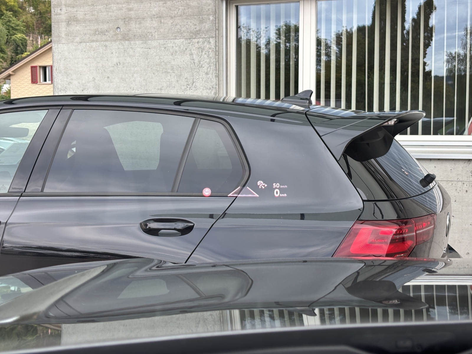 VW New Touareg 3.0 TDI R-Line Tiptronic mit fortl. Werksgarantie 5 Jahre, AHK, Panorama-Ausstell-/Schiebedach & Winterräder-image-18