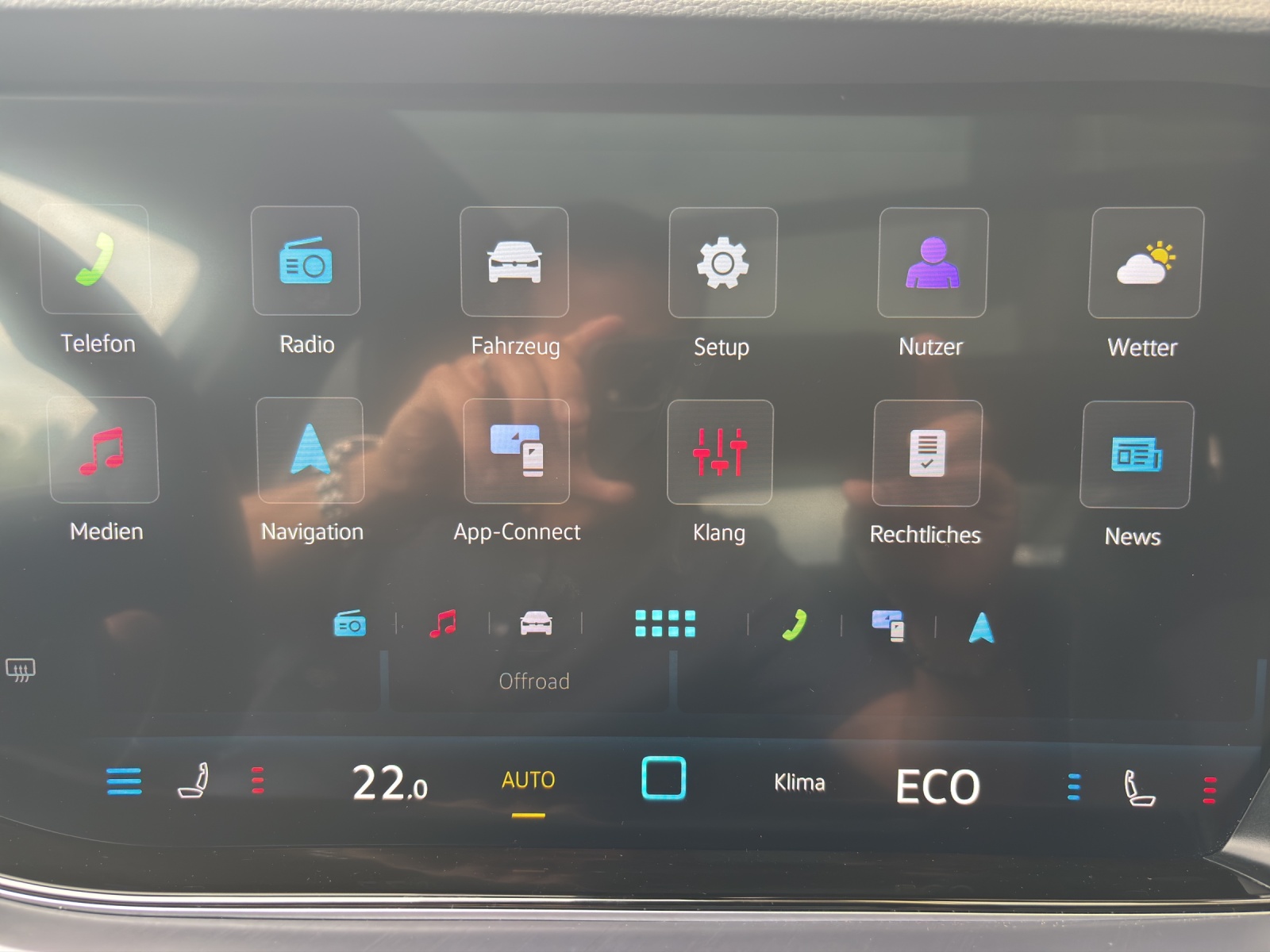 VW New Touareg 3.0 TDI R-Line Tiptronic mit fortl. Werksgarantie 5 Jahre, AHK, Panorama-Ausstell-/Schiebedach & Winterräder-image-16
