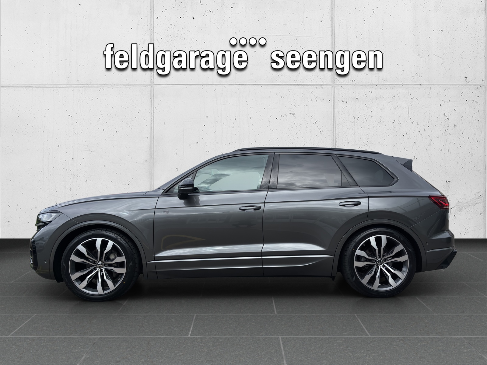 VW New Touareg 3.0 TDI R-Line Tiptronic mit fortl. Werksgarantie 5 Jahre, AHK, Panorama-Ausstell-/Schiebedach & Winterräder-image-1