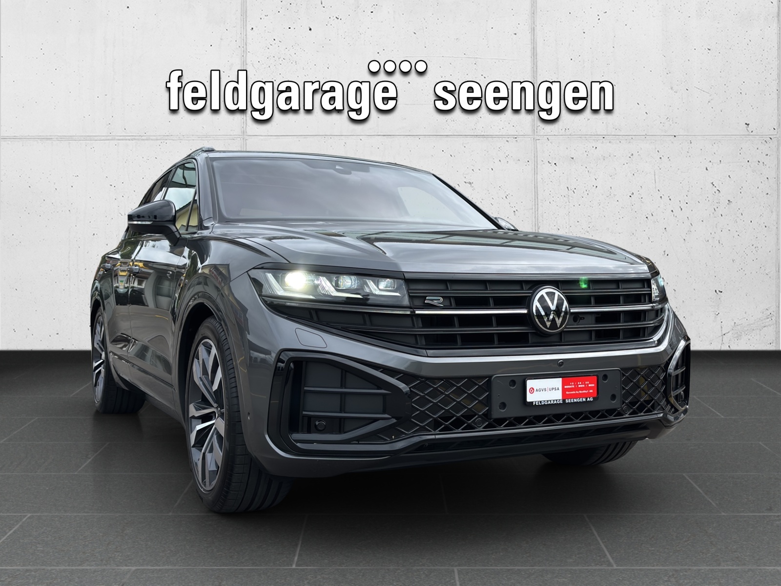 VW New Touareg 3.0 TDI R-Line Tiptronic mit fortl. Werksgarantie 5 Jahre, AHK, Panorama-Ausstell-/Schiebedach & Winterräder-image-2