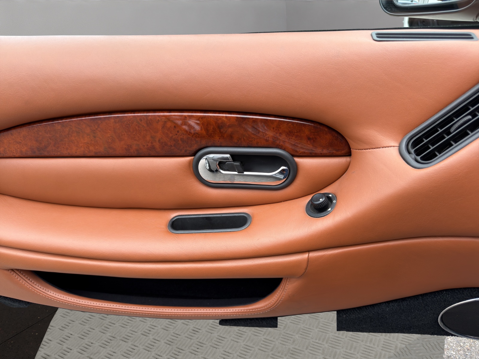 ASTON MARTIN DB7 Vantage-image-11