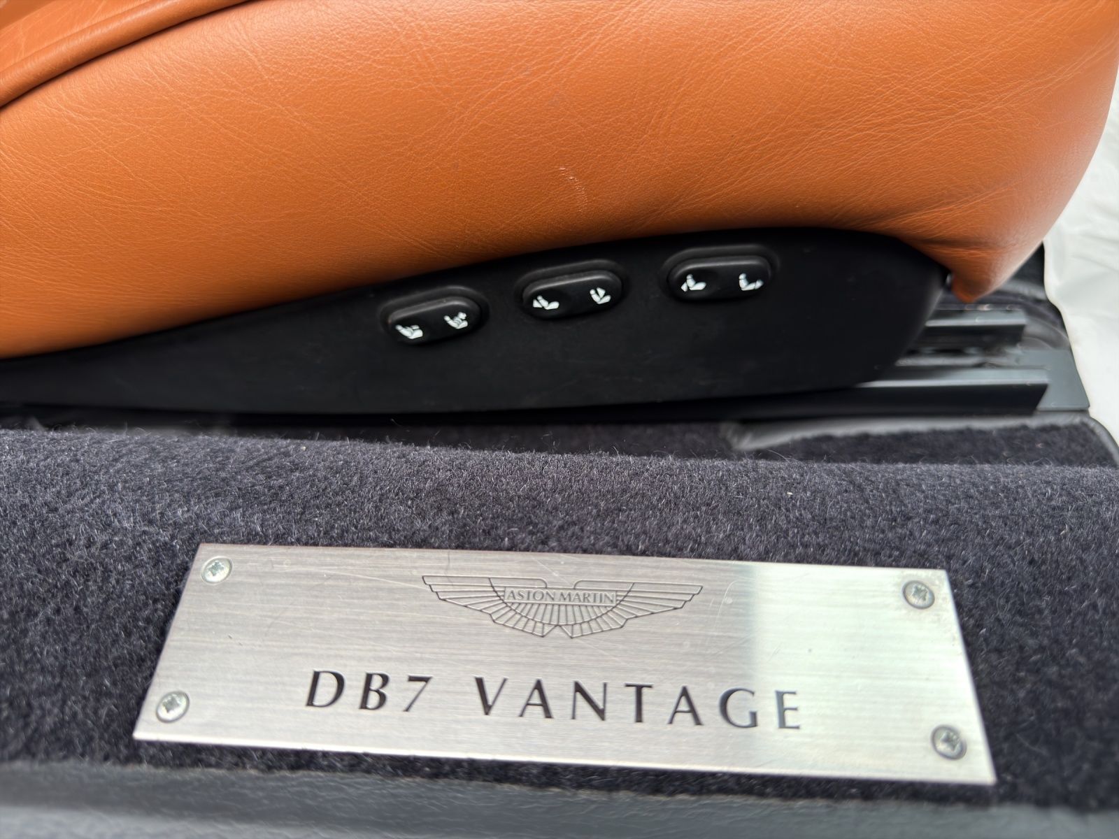 ASTON MARTIN DB7 Vantage-image-23