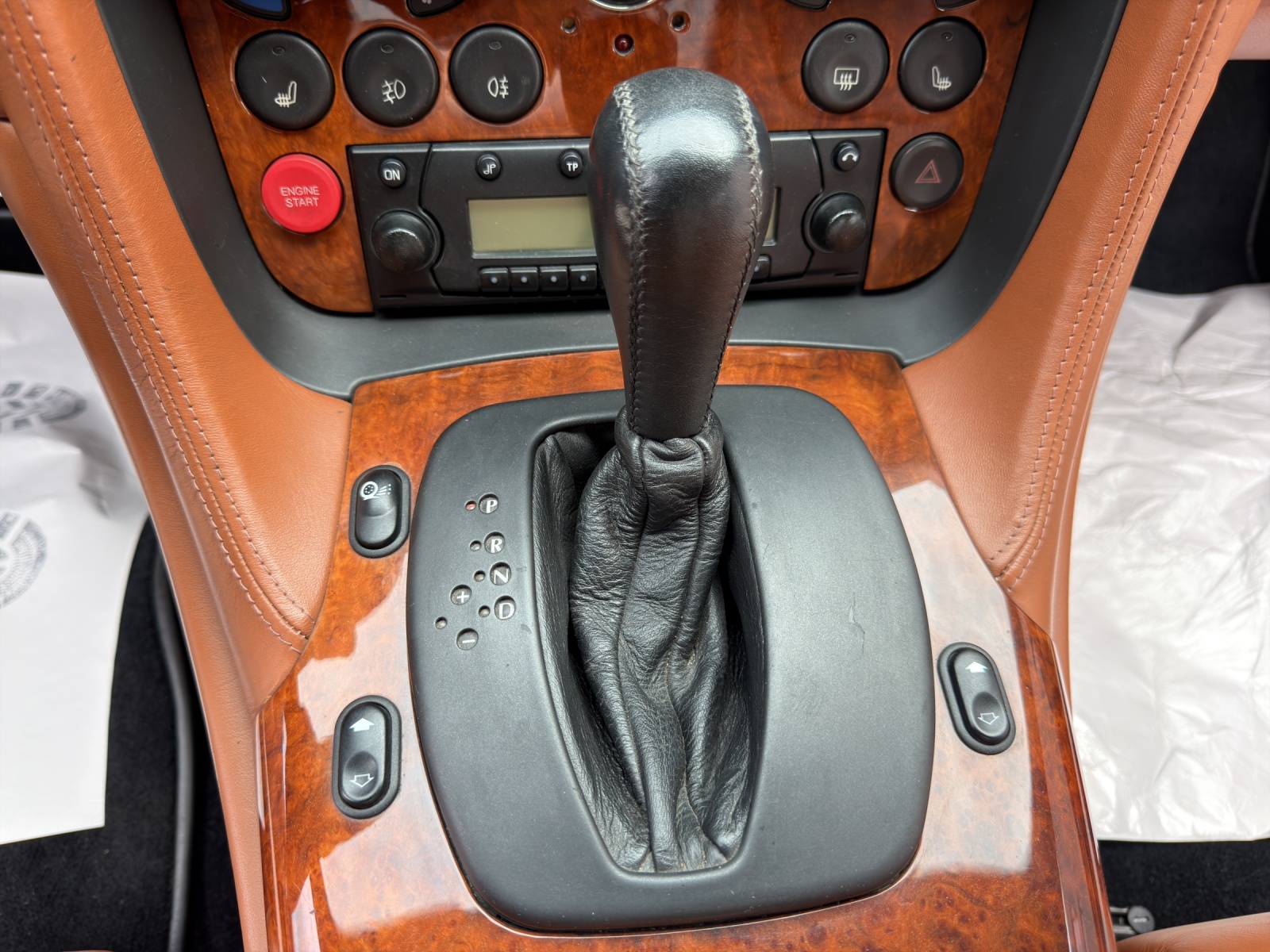ASTON MARTIN DB7 Vantage-image-15