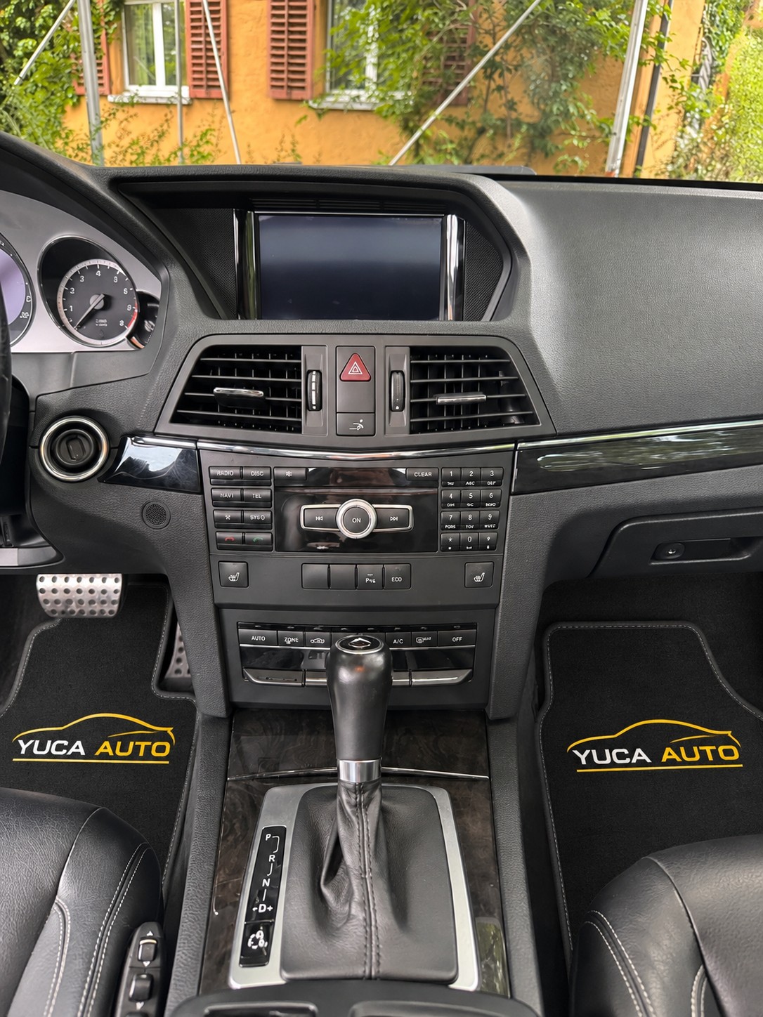 MERCEDES-BENZ E 300 CGI BlueEfficiency 7G-Tronic-image-3