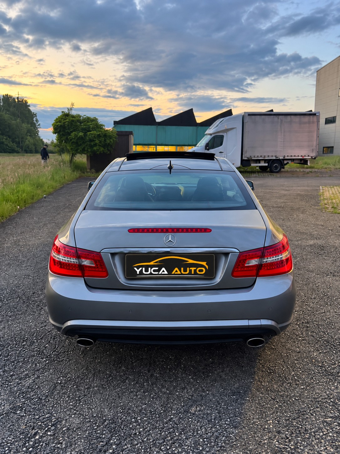 MERCEDES-BENZ E 300 CGI BlueEfficiency 7G-Tronic-image-1