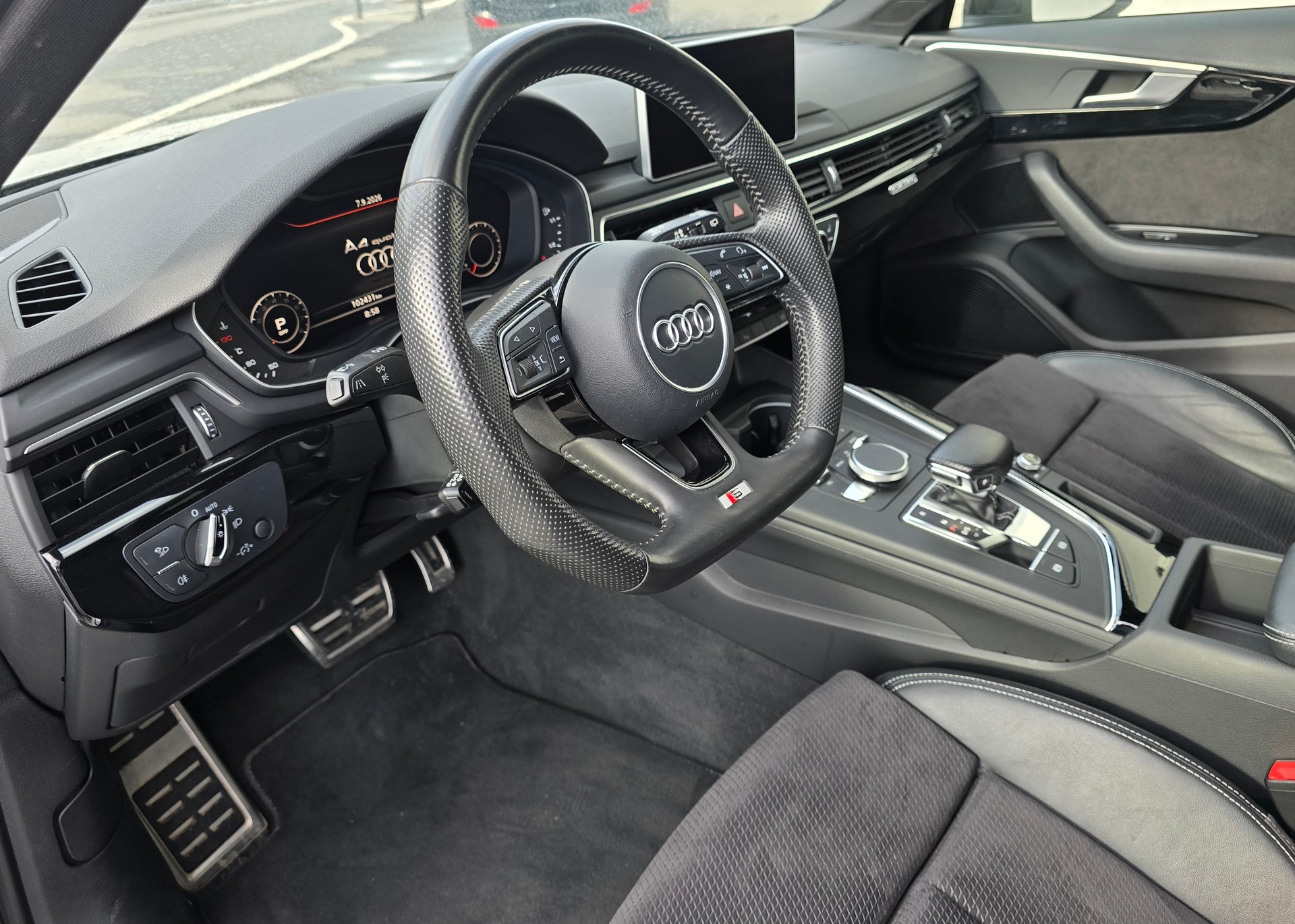 AUDI A4 Avant 2.0 TFSI Sport quattro S-tronic-image-10