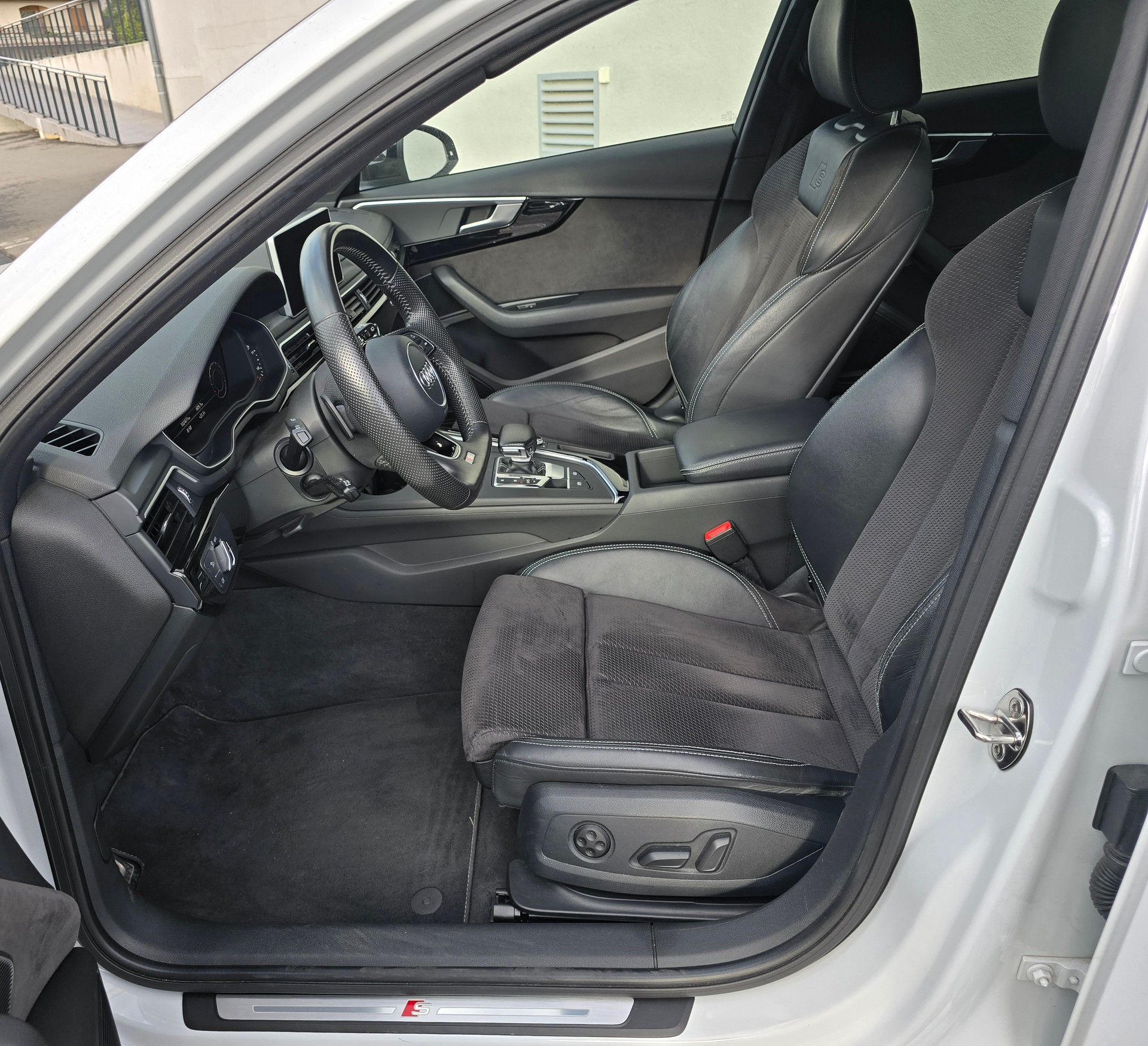 AUDI A4 Avant 2.0 TFSI Sport quattro S-tronic-image-9