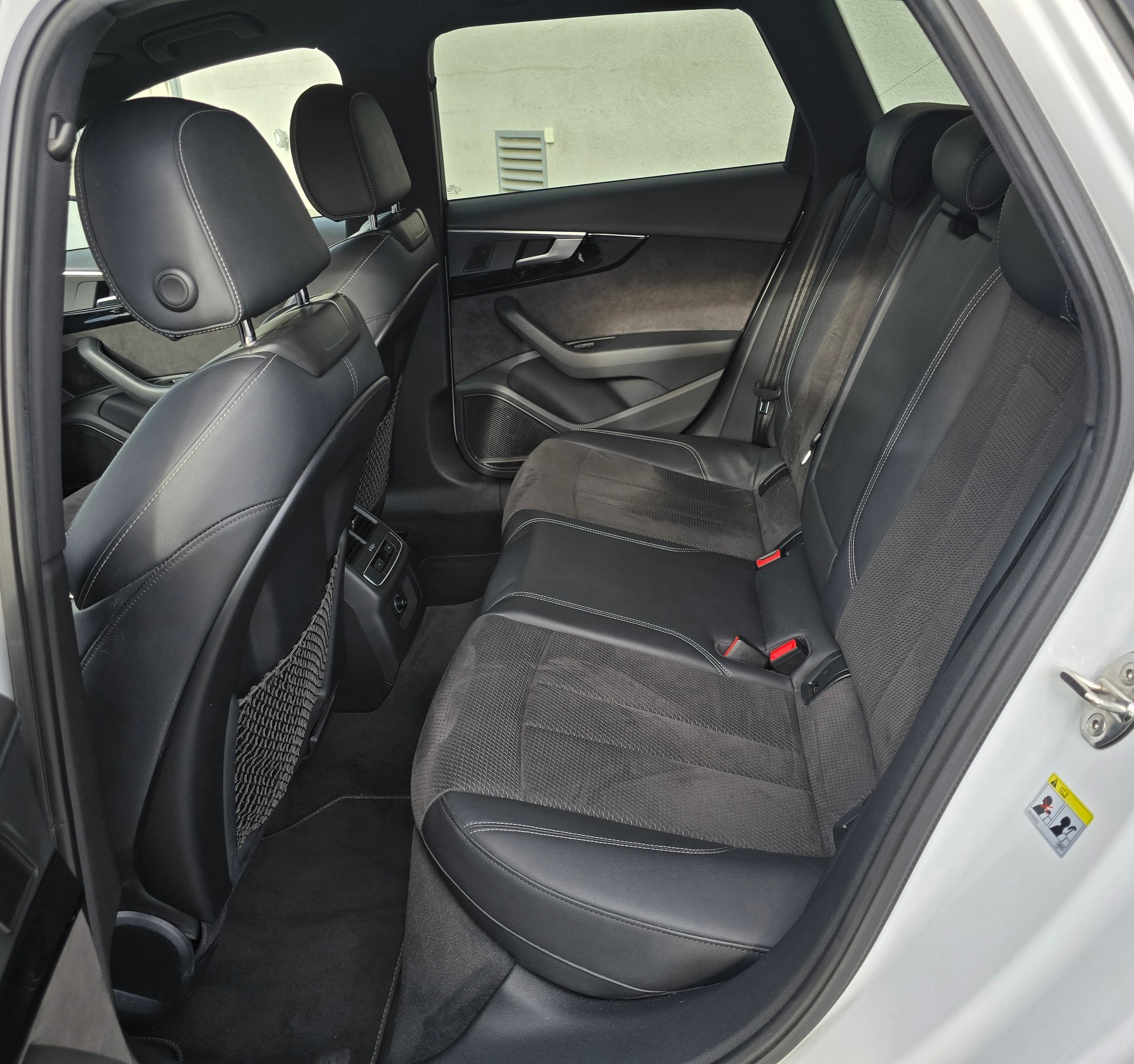 AUDI A4 Avant 2.0 TFSI Sport quattro S-tronic-image-12