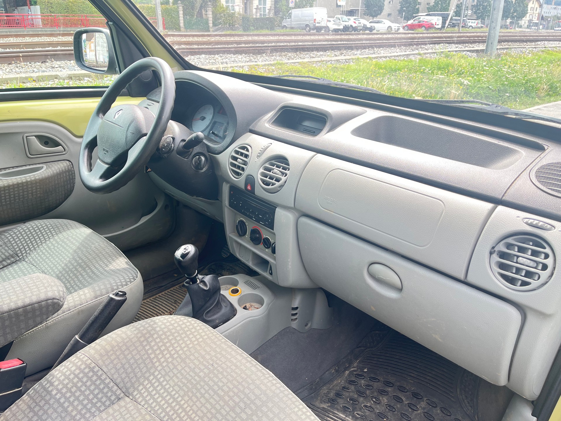 RENAULT Kangoo 1.6 16V Privilège 4x4-image-6