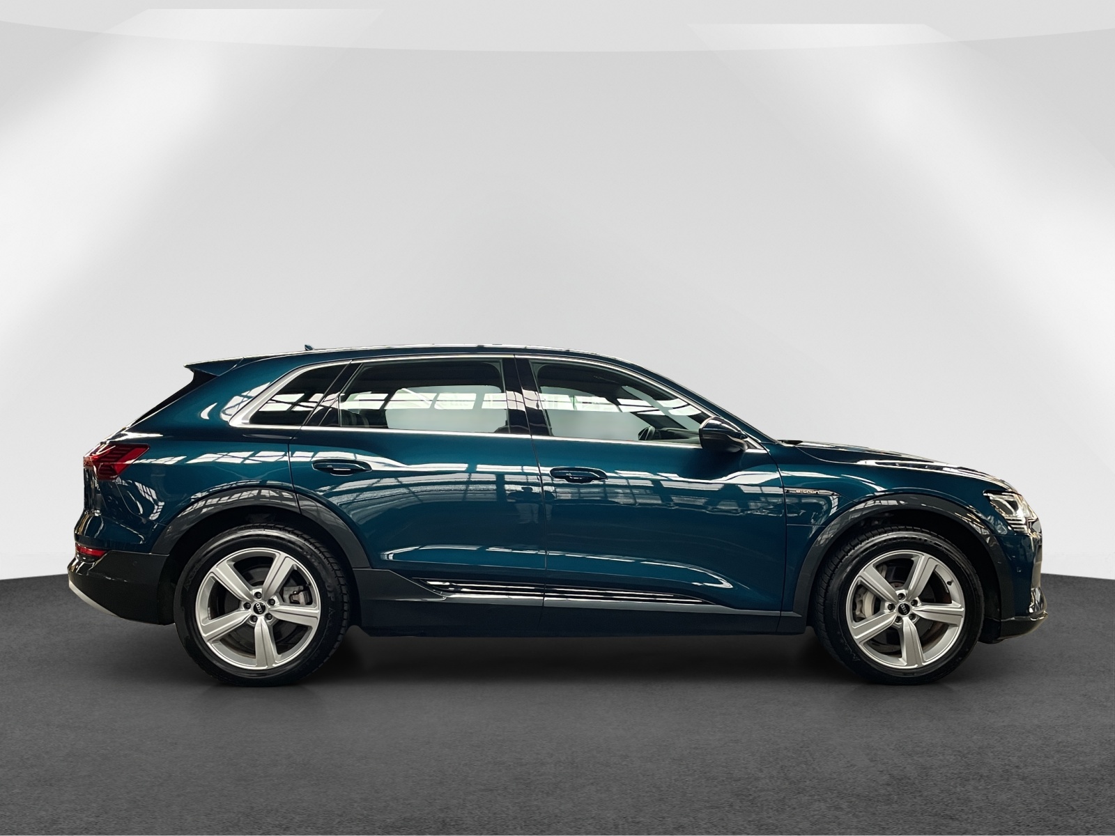 AUDI e-tron 55 Advanced quattro-image-7