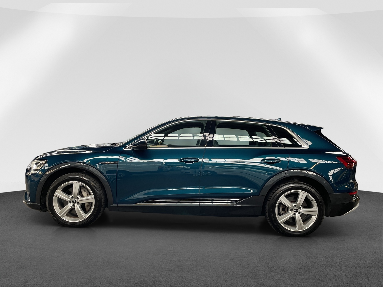 AUDI e-tron 55 Advanced quattro-image-3