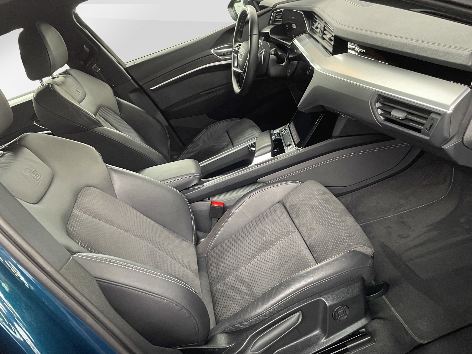 AUDI e-tron 55 Advanced quattro-image-13