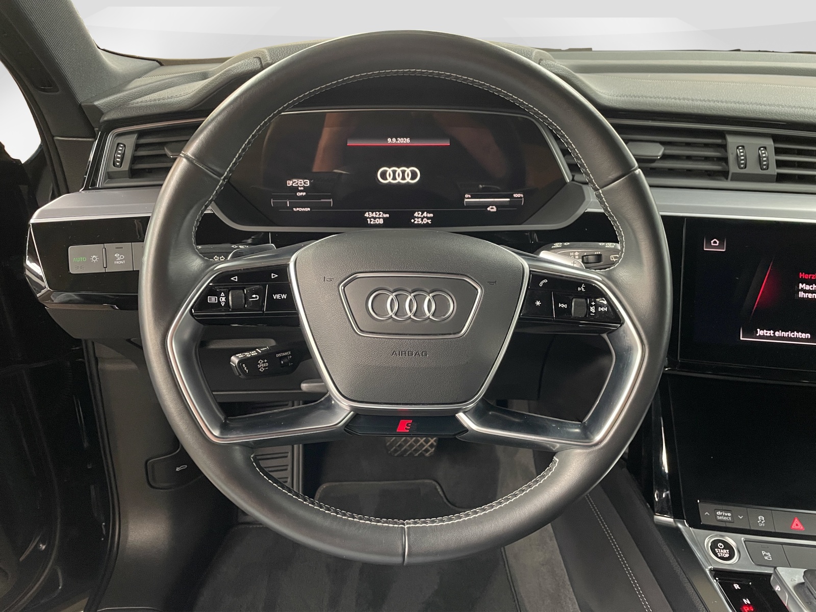 AUDI e-tron 55 Advanced quattro-image-10