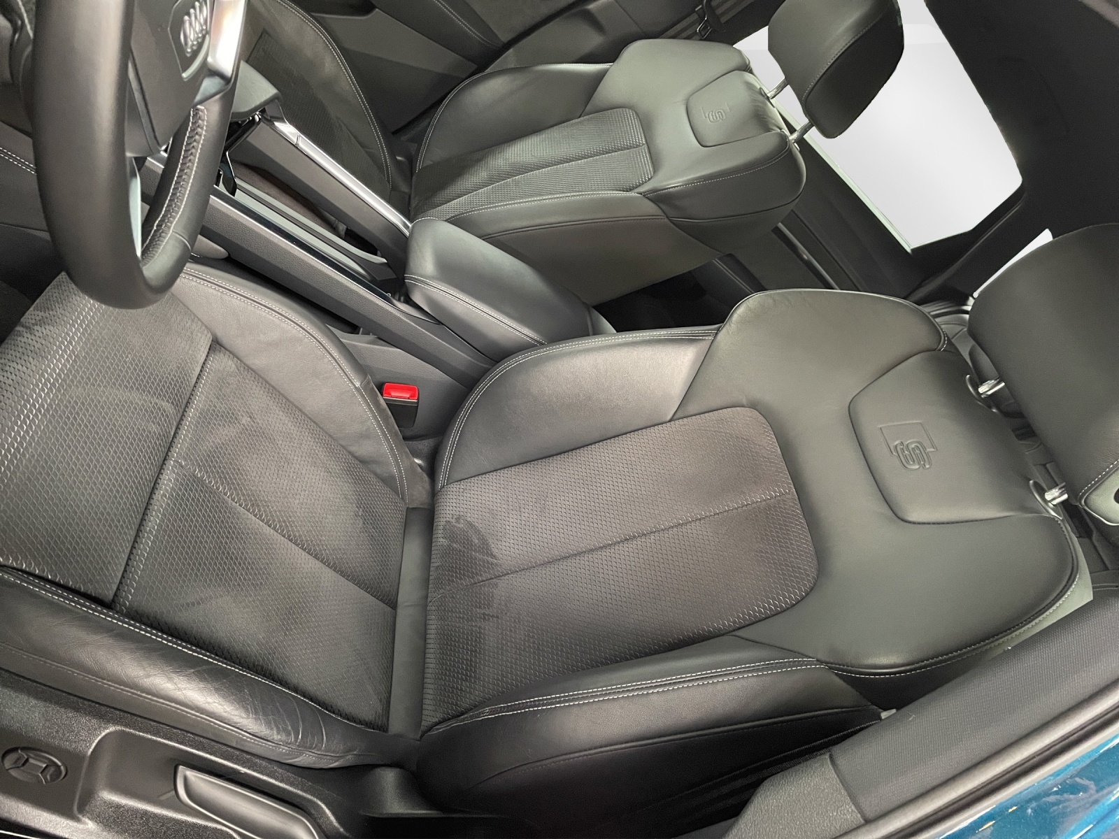 AUDI e-tron 55 Advanced quattro-image-12