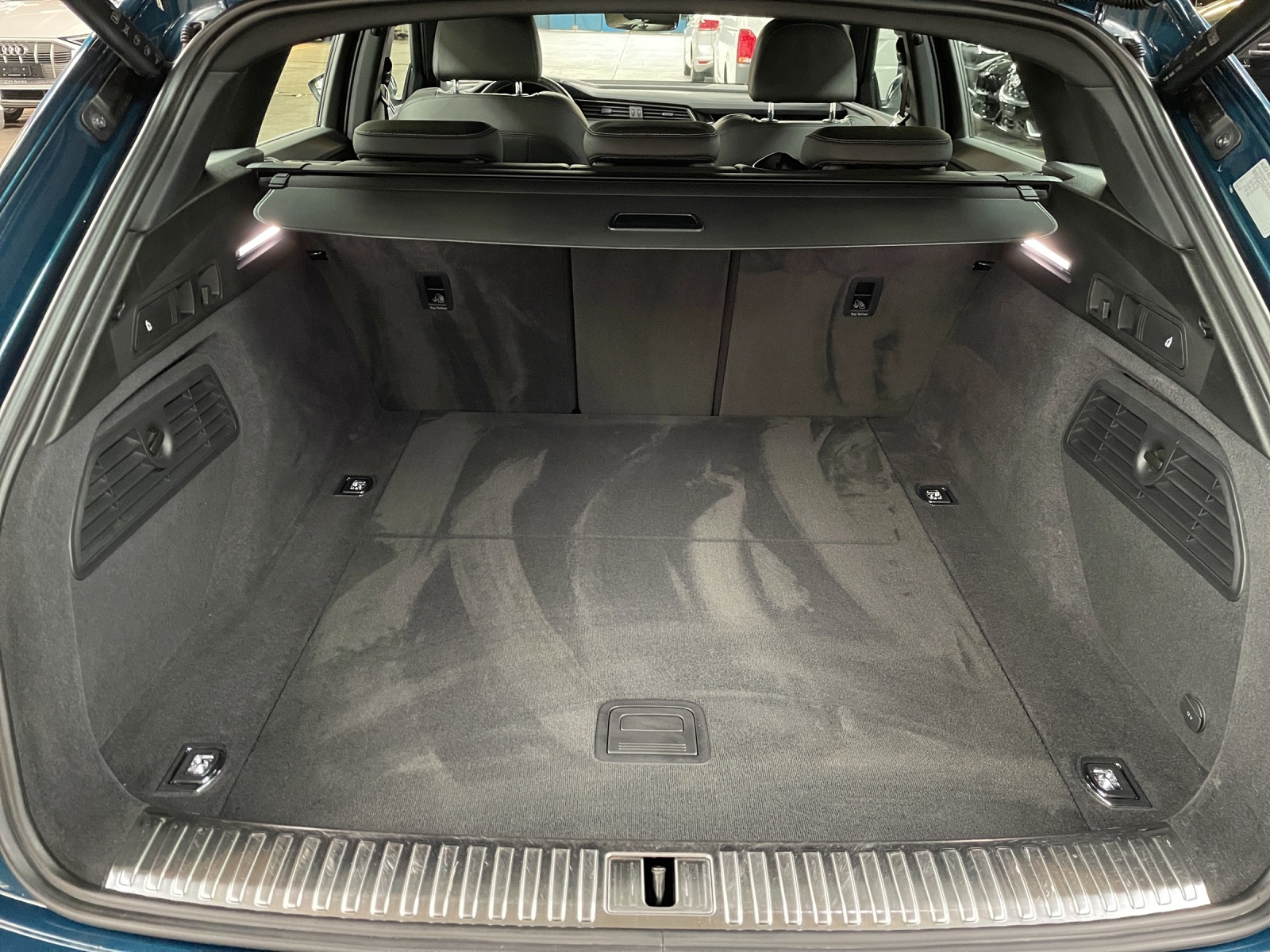 AUDI e-tron 55 Advanced quattro-image-15