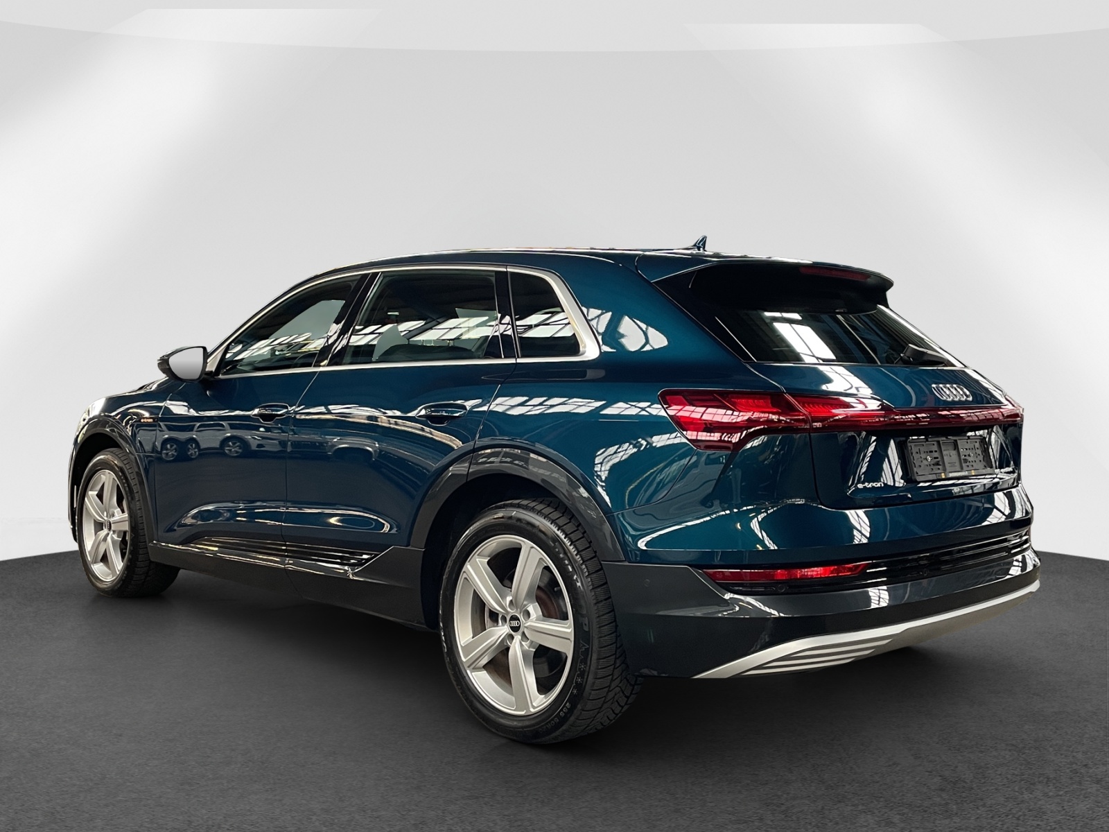 AUDI e-tron 55 Advanced quattro-image-4