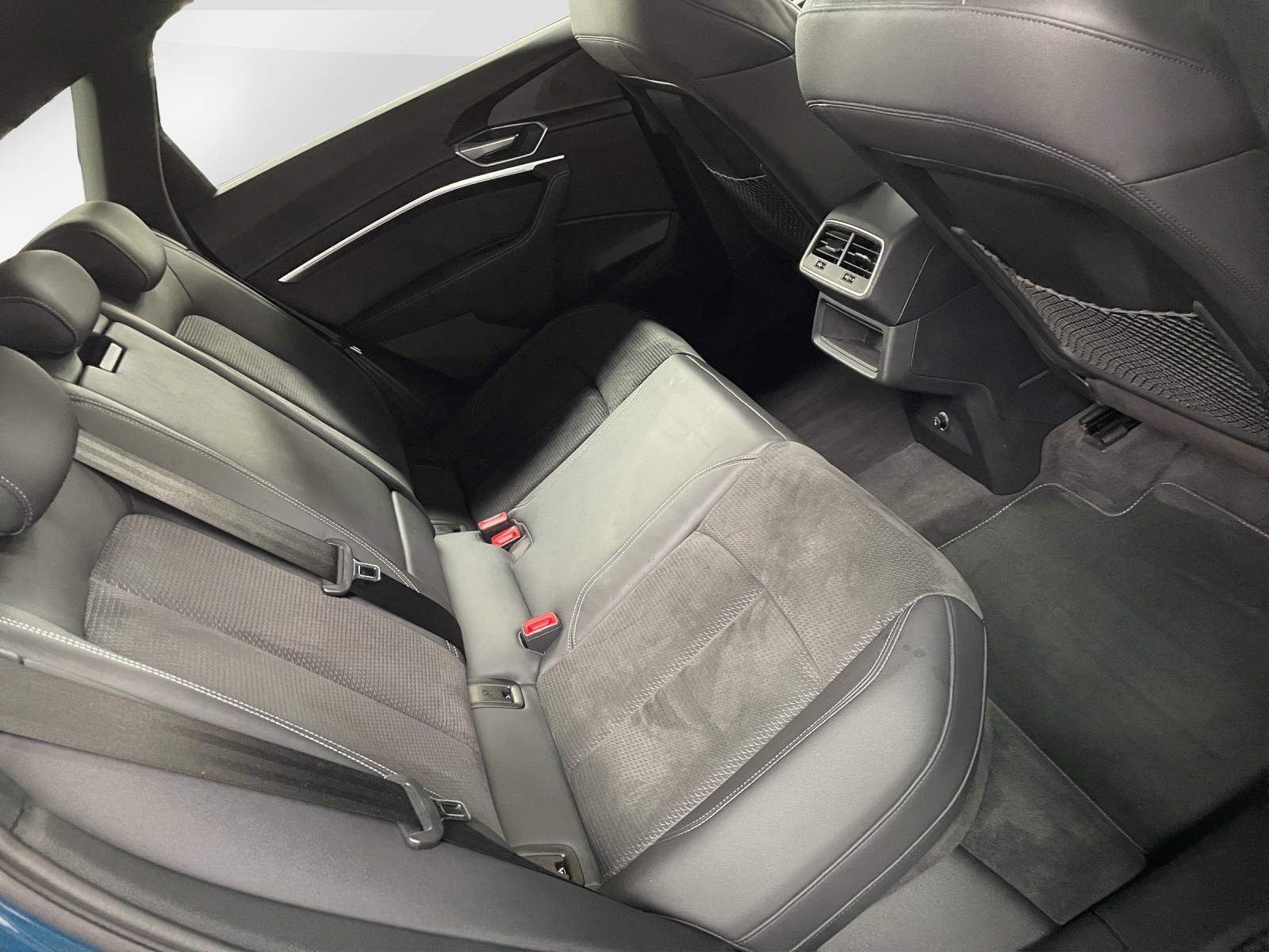 AUDI e-tron 55 Advanced quattro-image-14