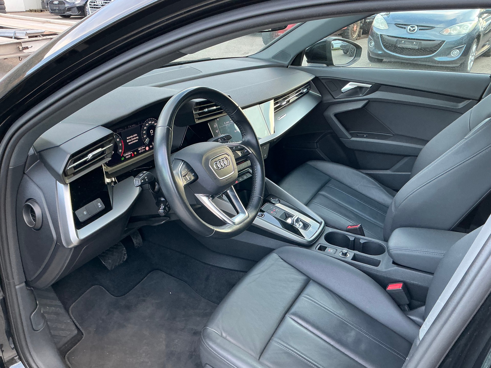AUDI A3 Sportback 35 TFSI S line Attraction S-tronic-image-5
