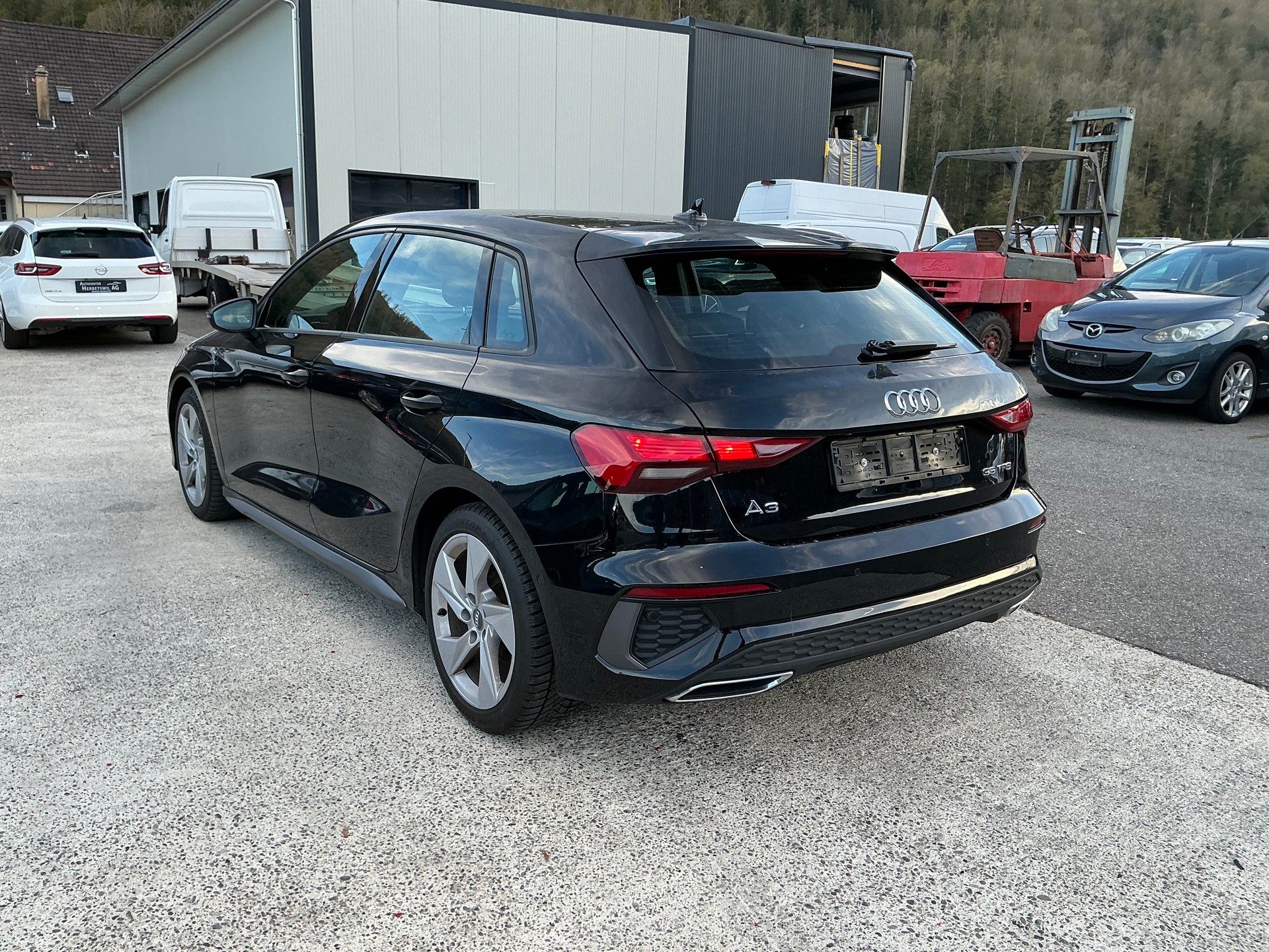 AUDI A3 Sportback 35 TFSI S line Attraction S-tronic-image-2