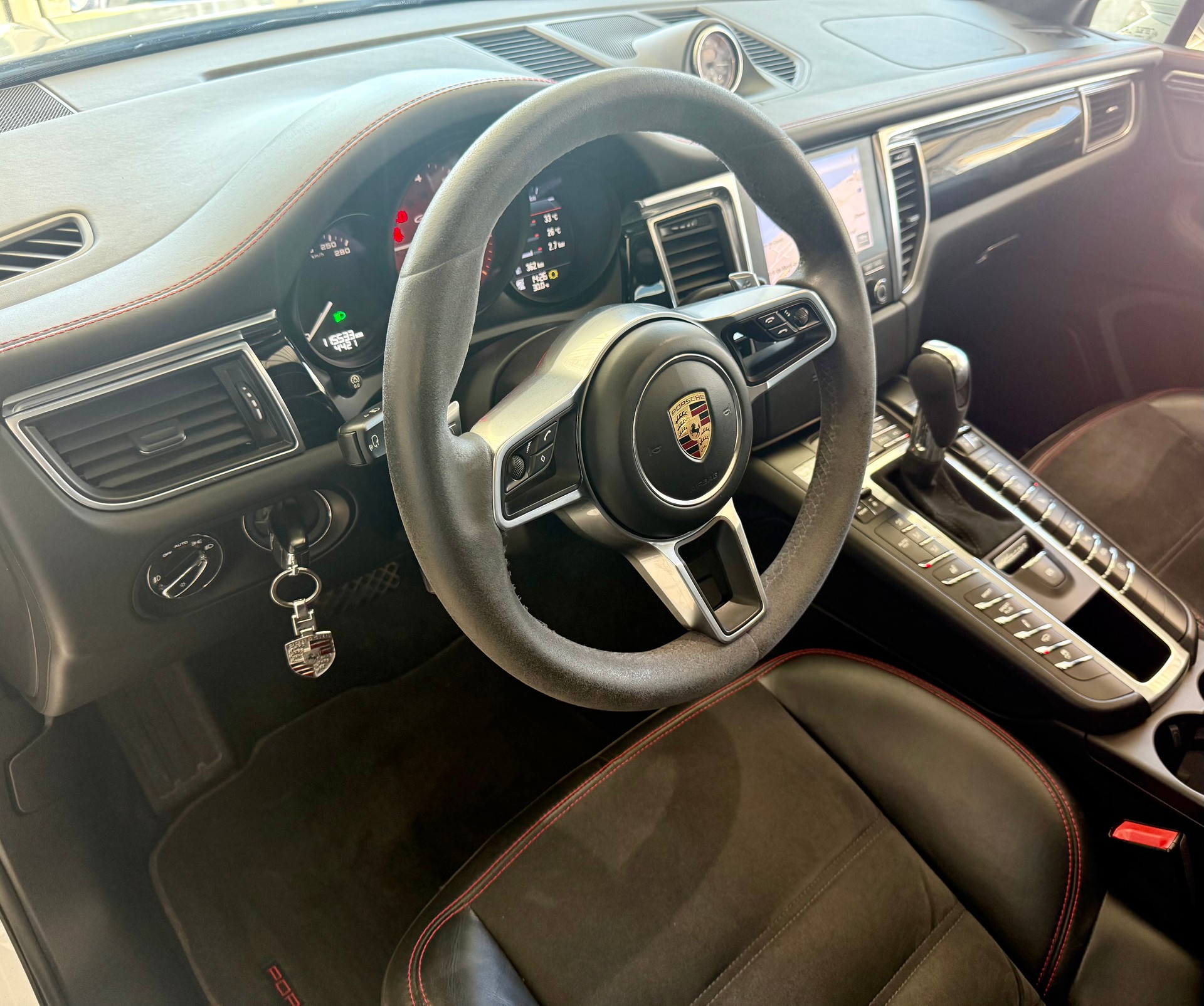PORSCHE Macan GTS PDK-image-13