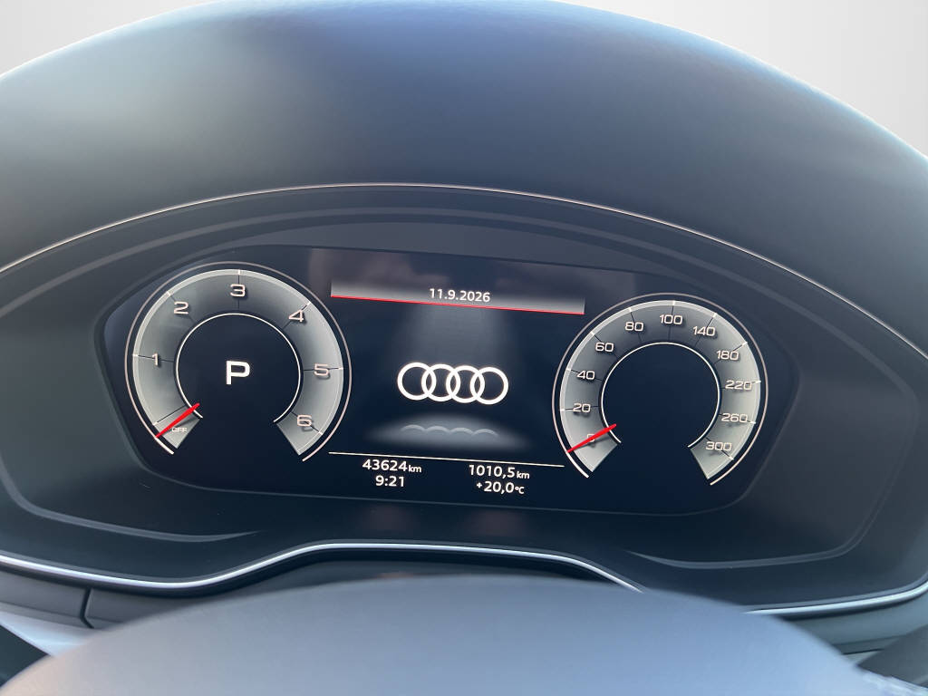 AUDI A4 Avant 2.0 40 TDI Advanced quattro S-T-image-10