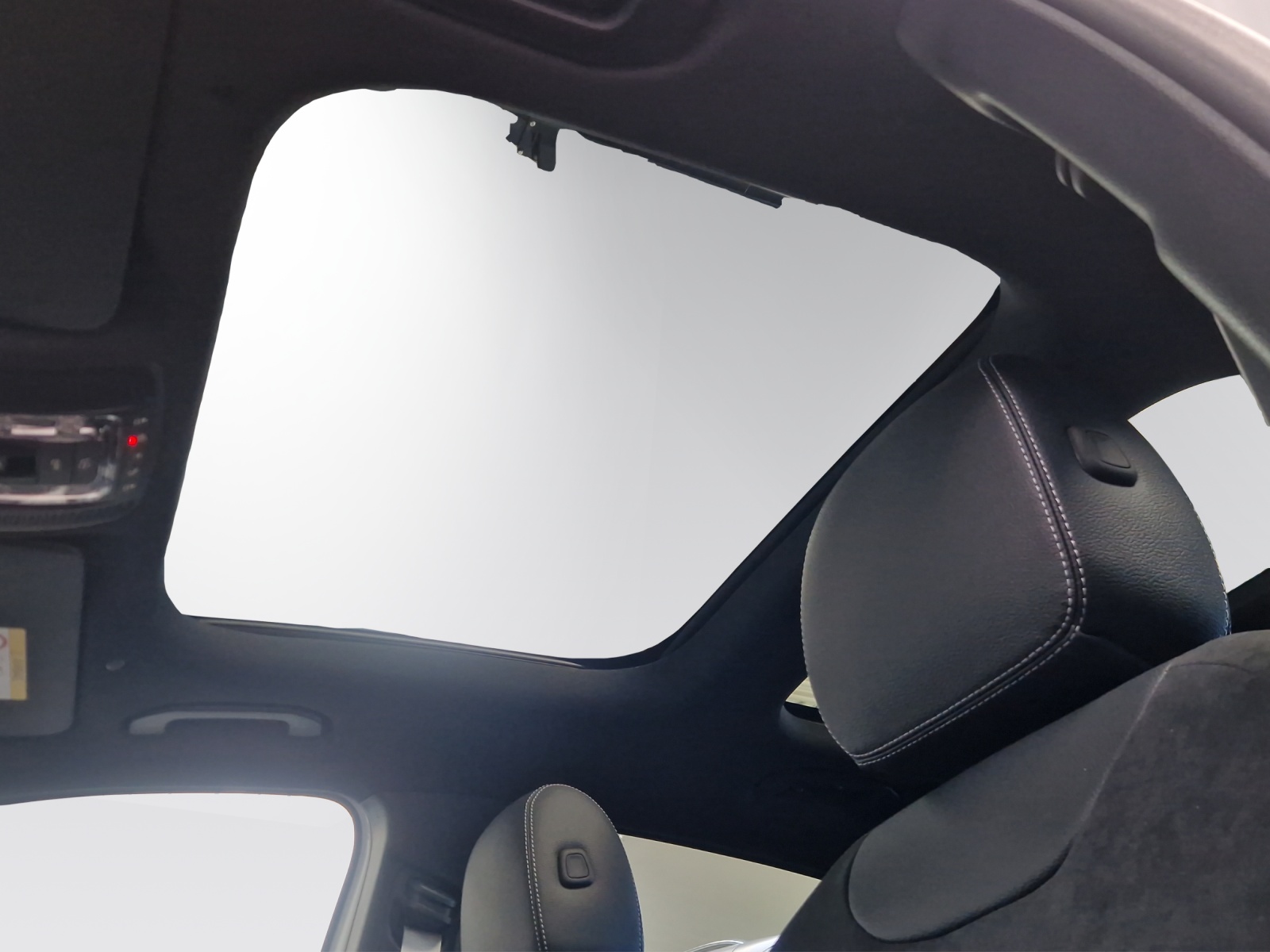 MERCEDES-BENZ GLA 200 Night Star 7G-DCT-image-9