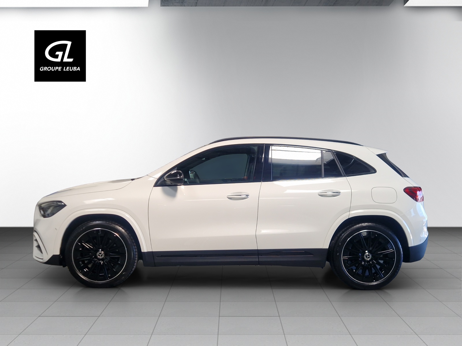 MERCEDES-BENZ GLA 200 Night Star 7G-DCT-image-2