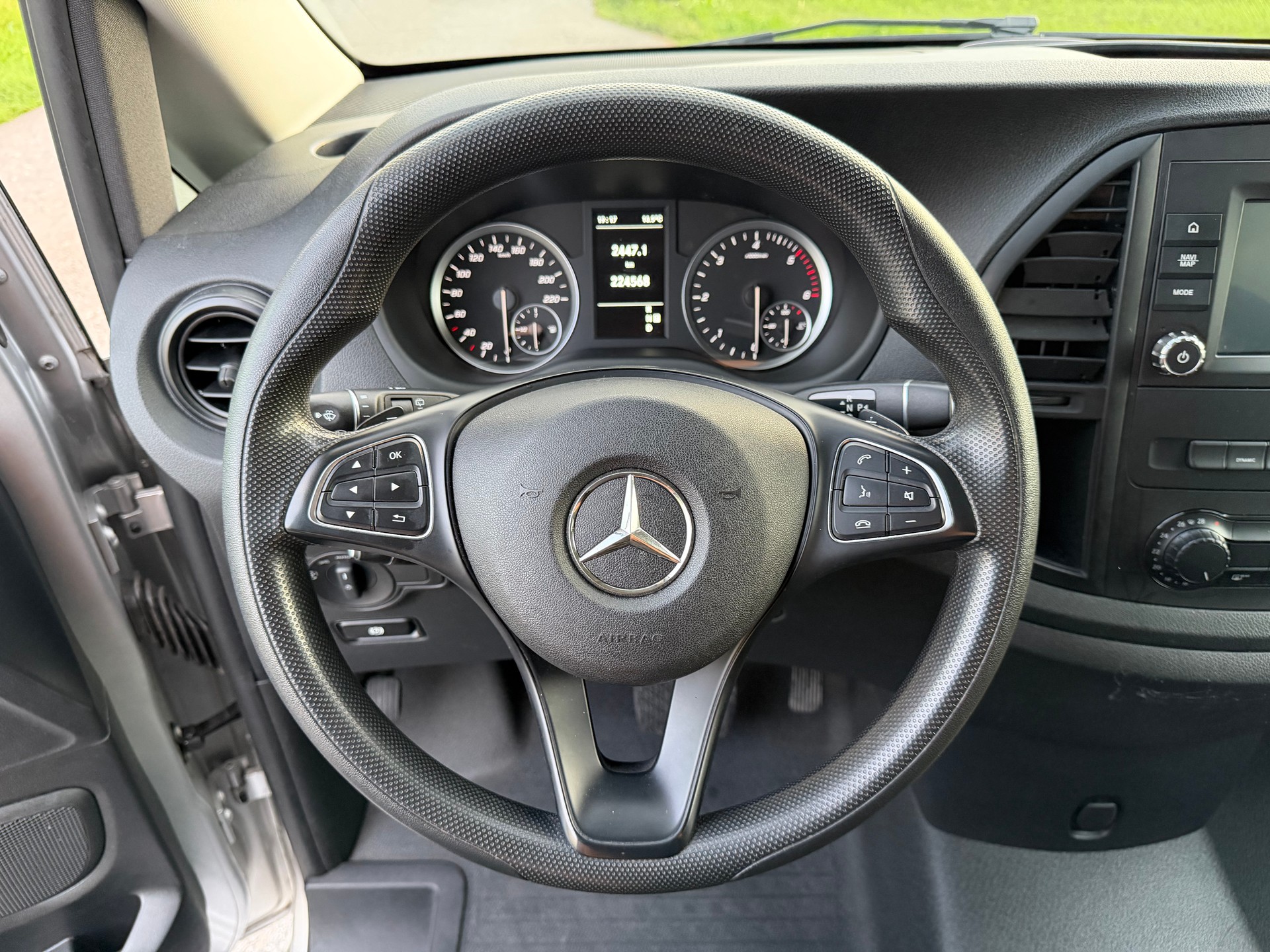 MERCEDES-BENZ Vito 116 CDI Pro Tourer 4Matic 9G-Tronic-image-14