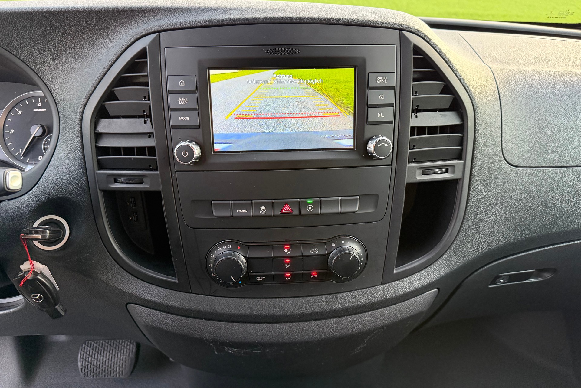 MERCEDES-BENZ Vito 116 CDI Pro Tourer 4Matic 9G-Tronic-image-15