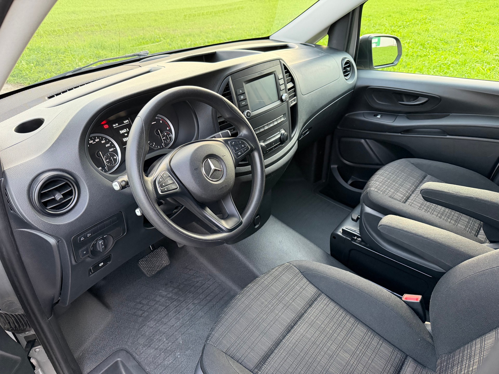 MERCEDES-BENZ Vito 116 CDI Pro Tourer 4Matic 9G-Tronic-image-9
