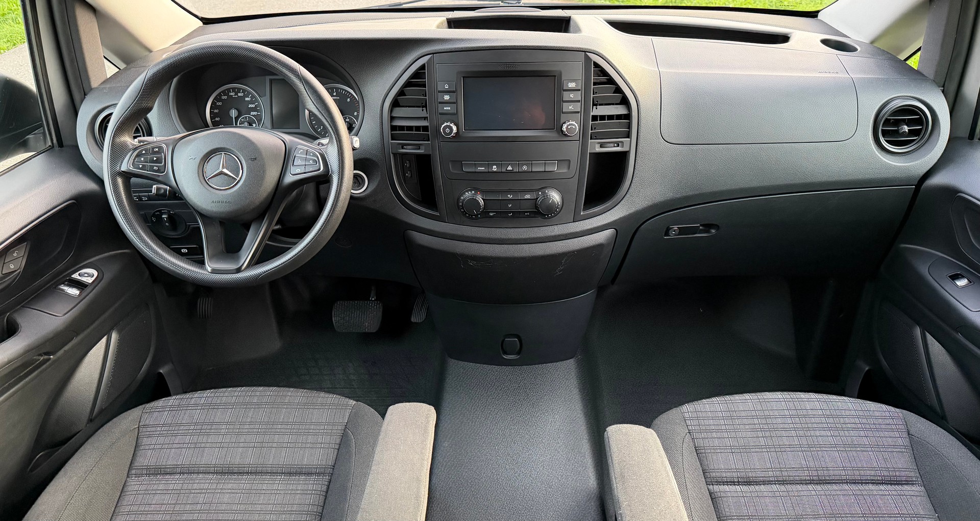 MERCEDES-BENZ Vito 116 CDI Pro Tourer 4Matic 9G-Tronic-image-12