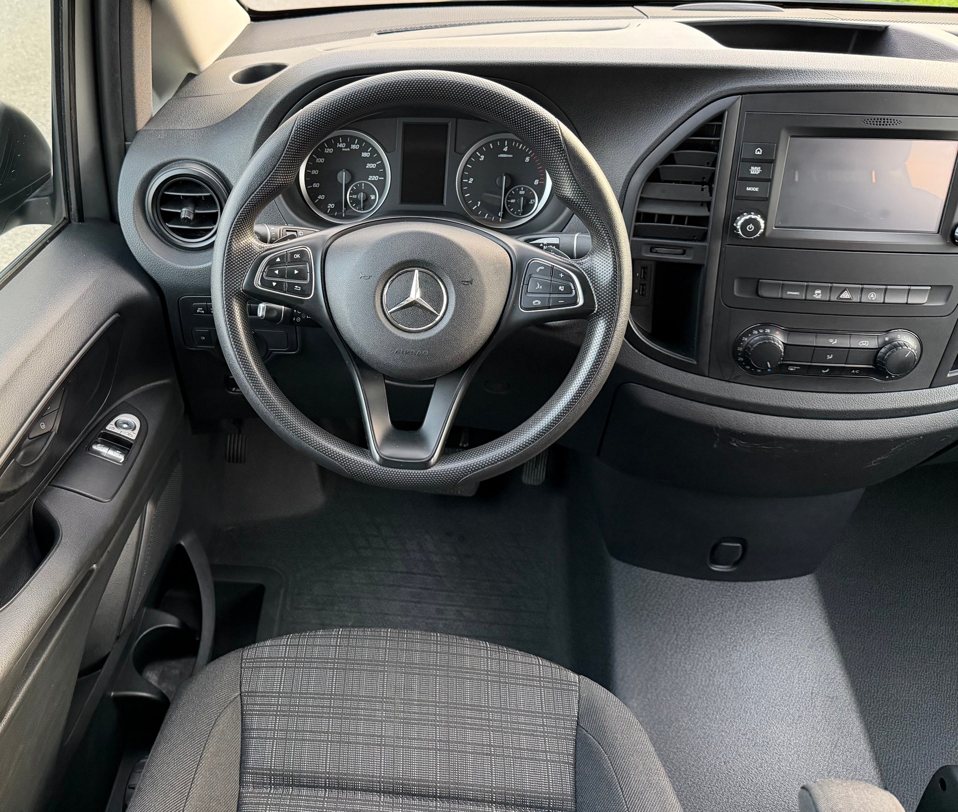 MERCEDES-BENZ Vito 116 CDI Pro Tourer 4Matic 9G-Tronic-image-13