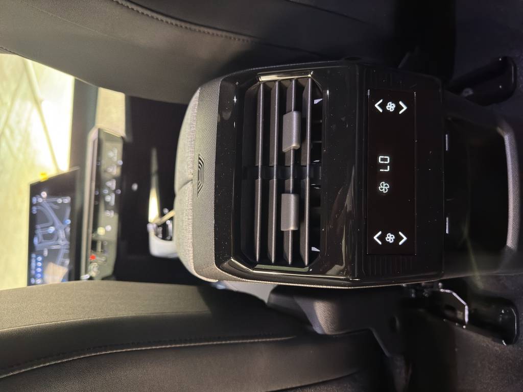 PEUGEOT 5008 145 Hybrid e-DCS6 Allure Premium-image-12