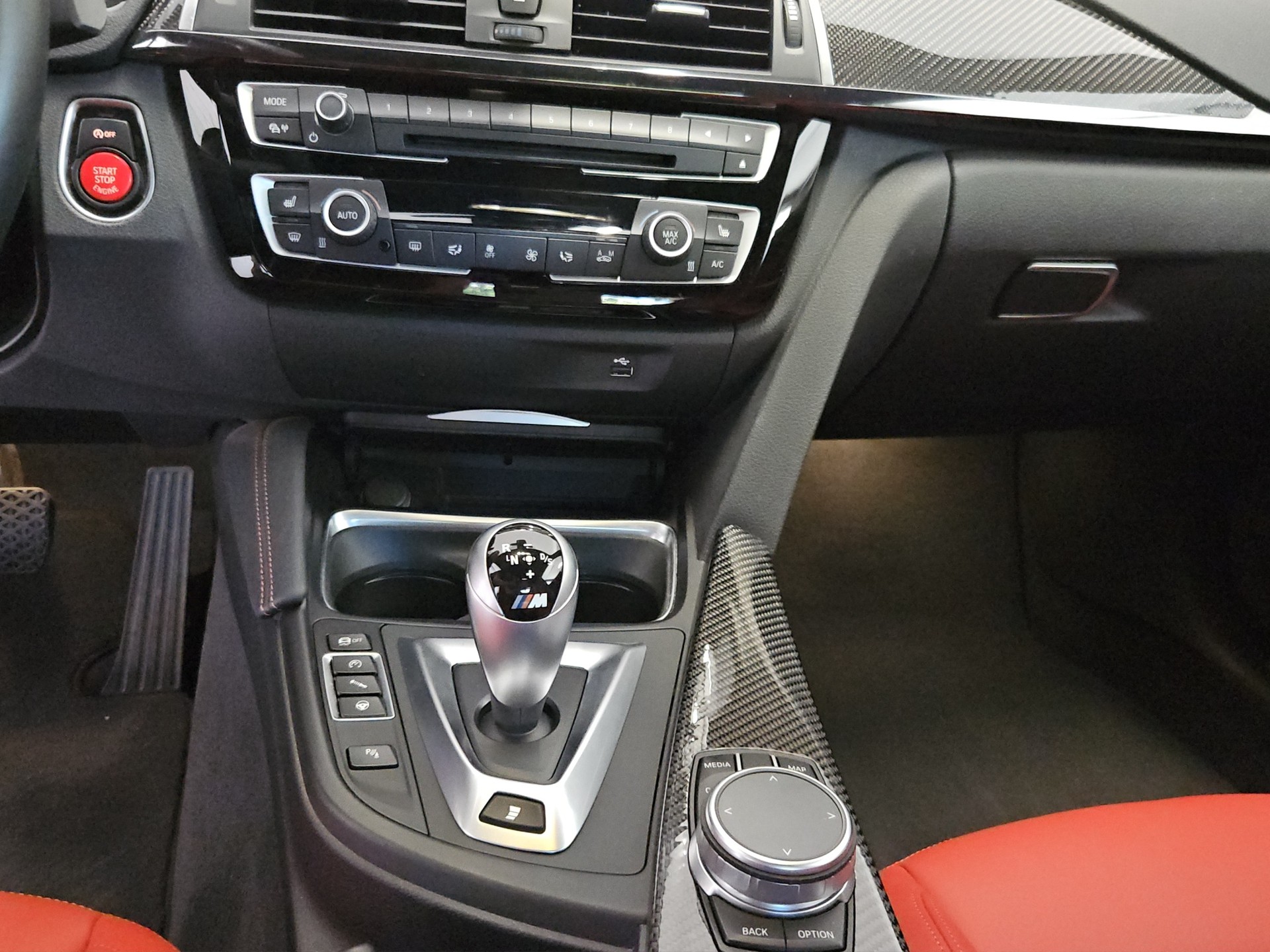 BMW M4 Coupé Competition DKG-image-12